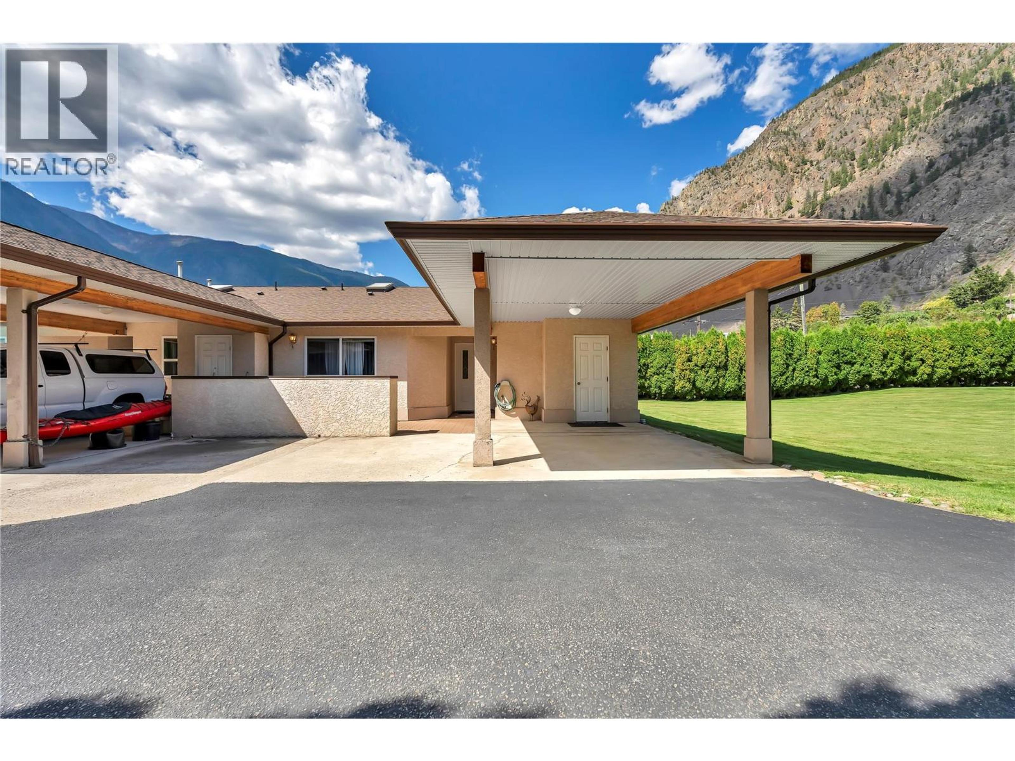 3038 Orchard Drive, Keremeos - Exteriors - Photo 4