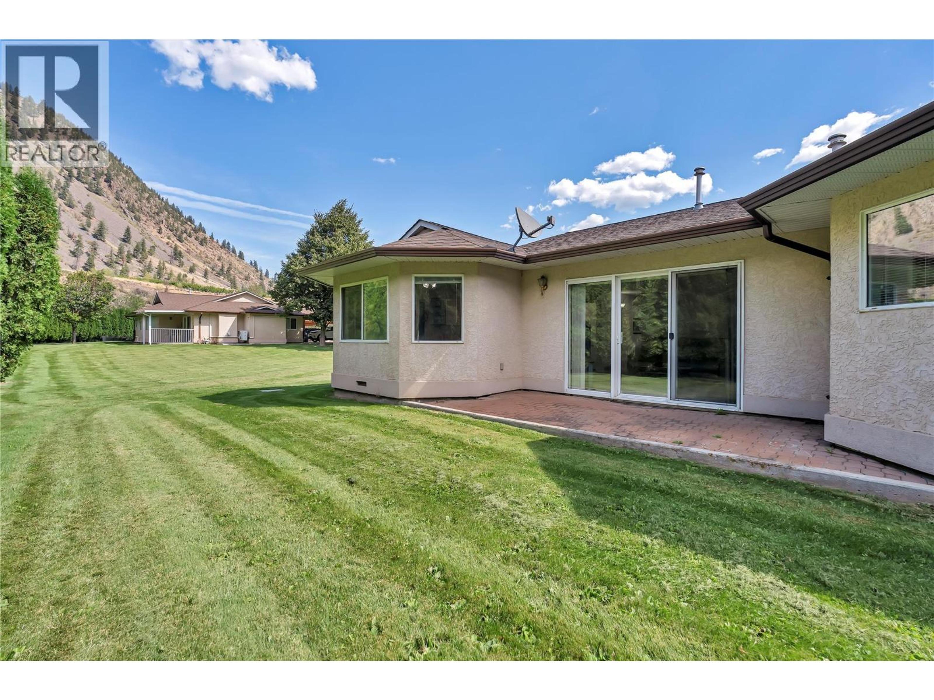 3038 Orchard Drive, Keremeos - Exteriors - Photo 7