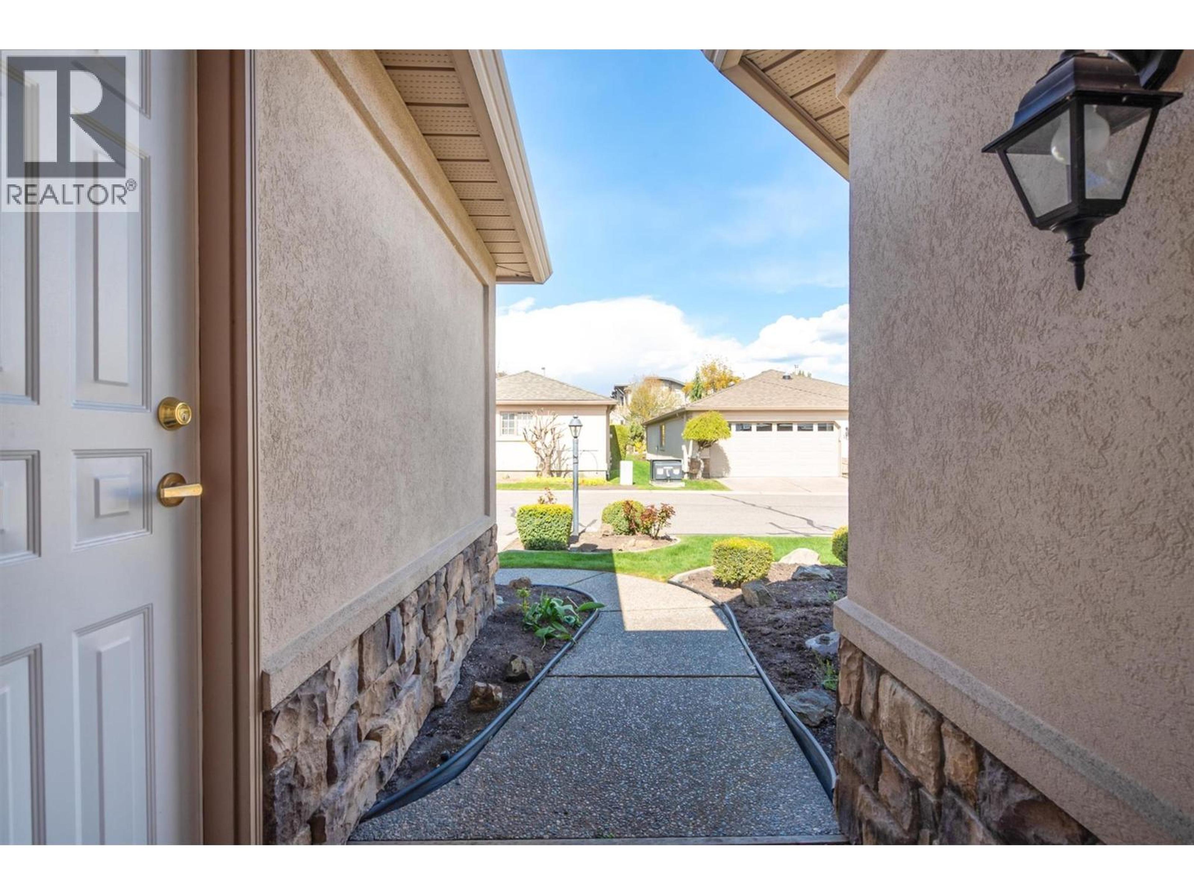 595 Yates Road, Kelowna - Exteriors - Photo 12