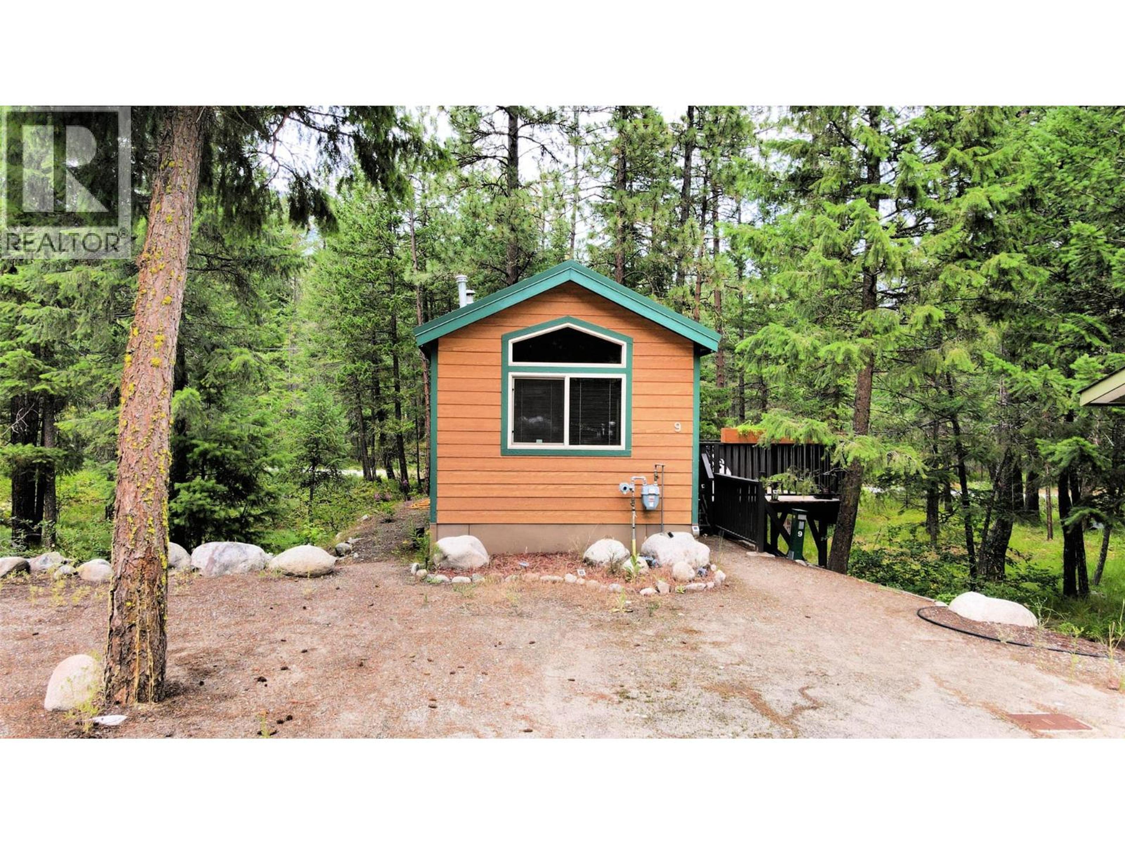 4835 Paradise Valley Drive, Peachland - Exteriors - Photo 5