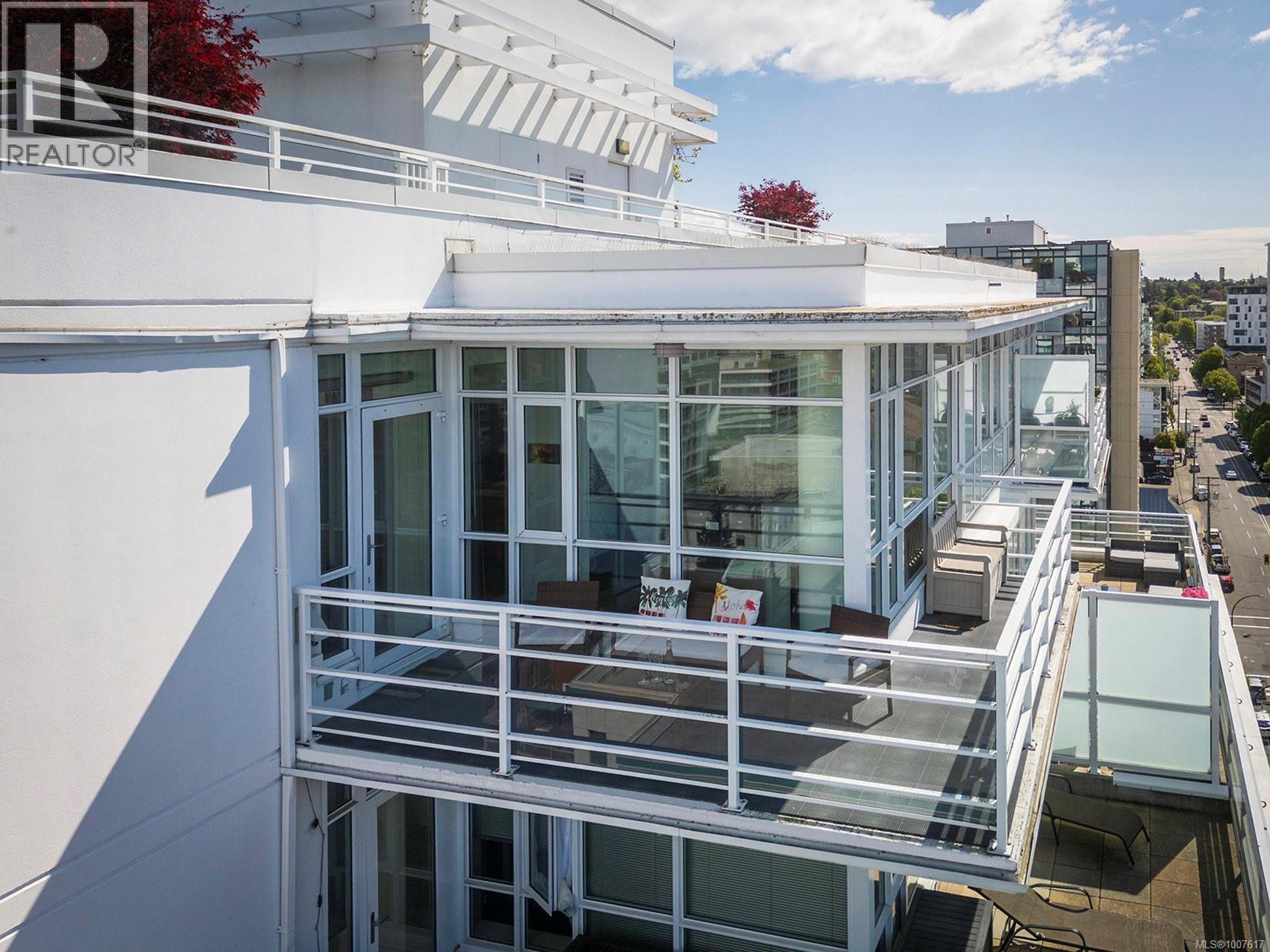 834 Johnson St, Victoria - Exteriors - Photo 3