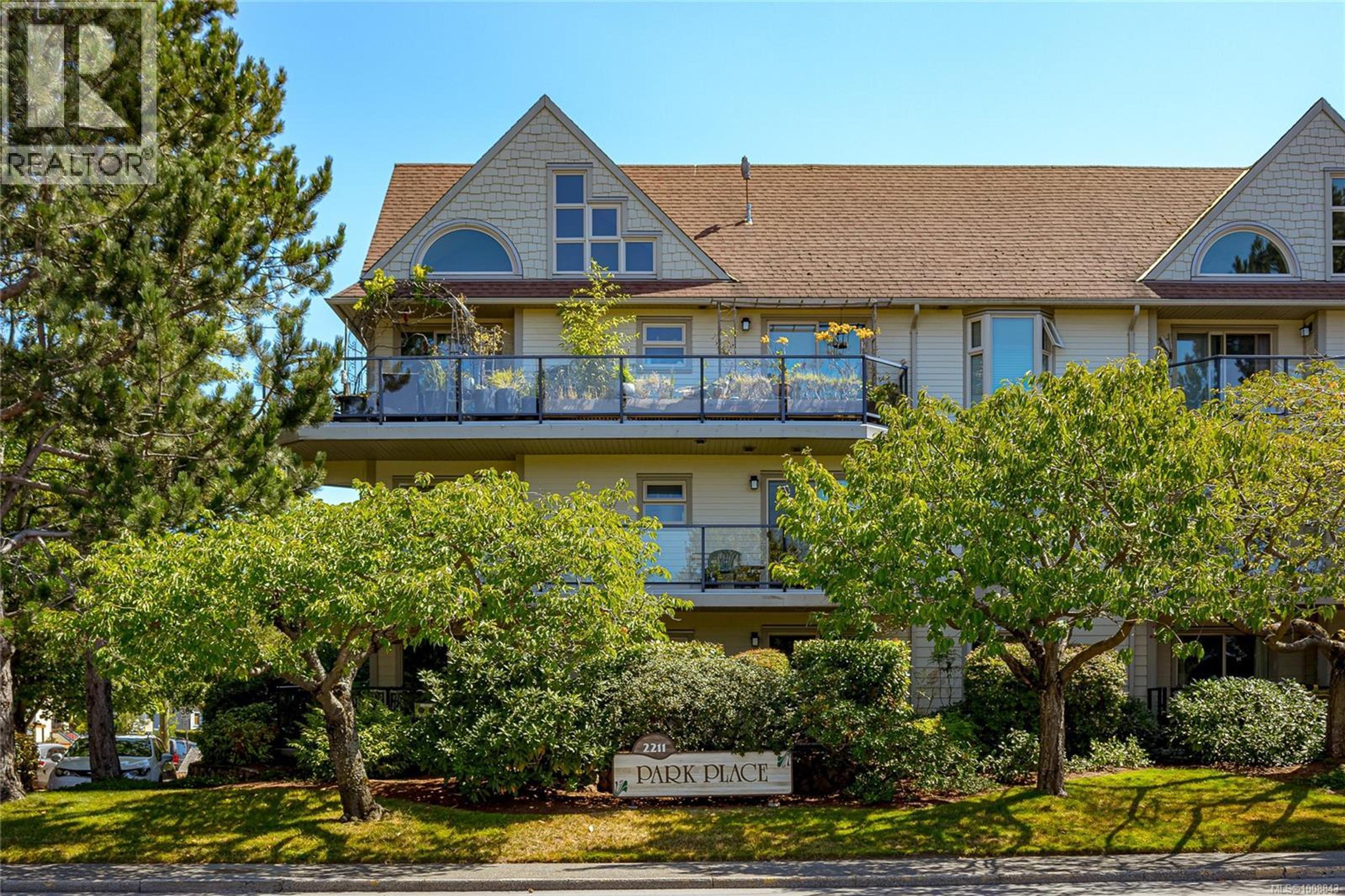 2211 Shelbourne St, Victoria - Exteriors - Full Complex View - Photo 2