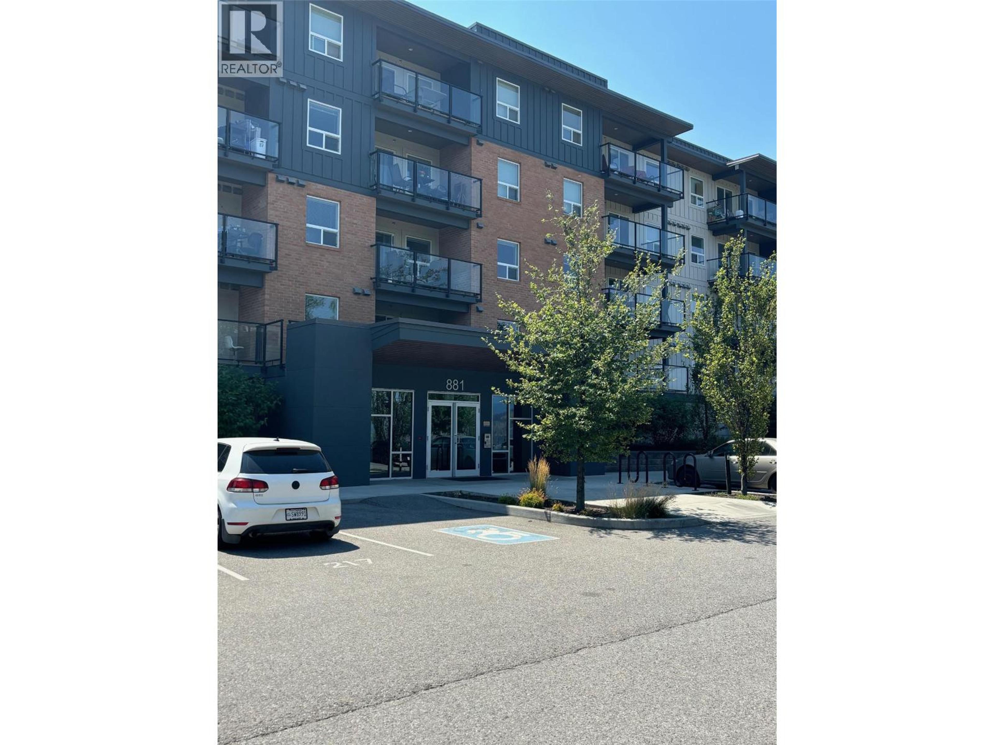 881 Academy Way, Kelowna - Exteriors - Photo 1