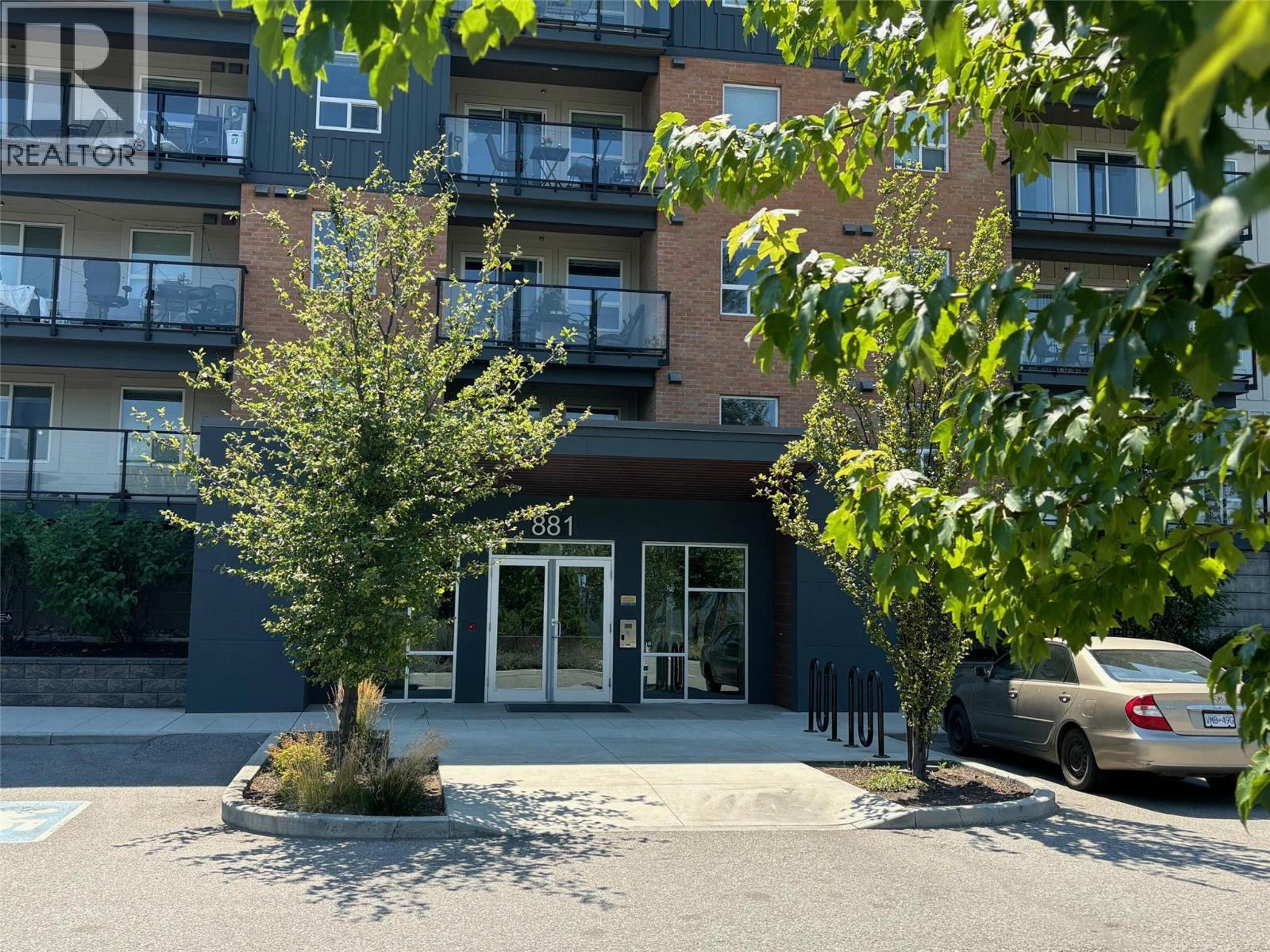 881 Academy Way, Kelowna - Exteriors - Photo 2