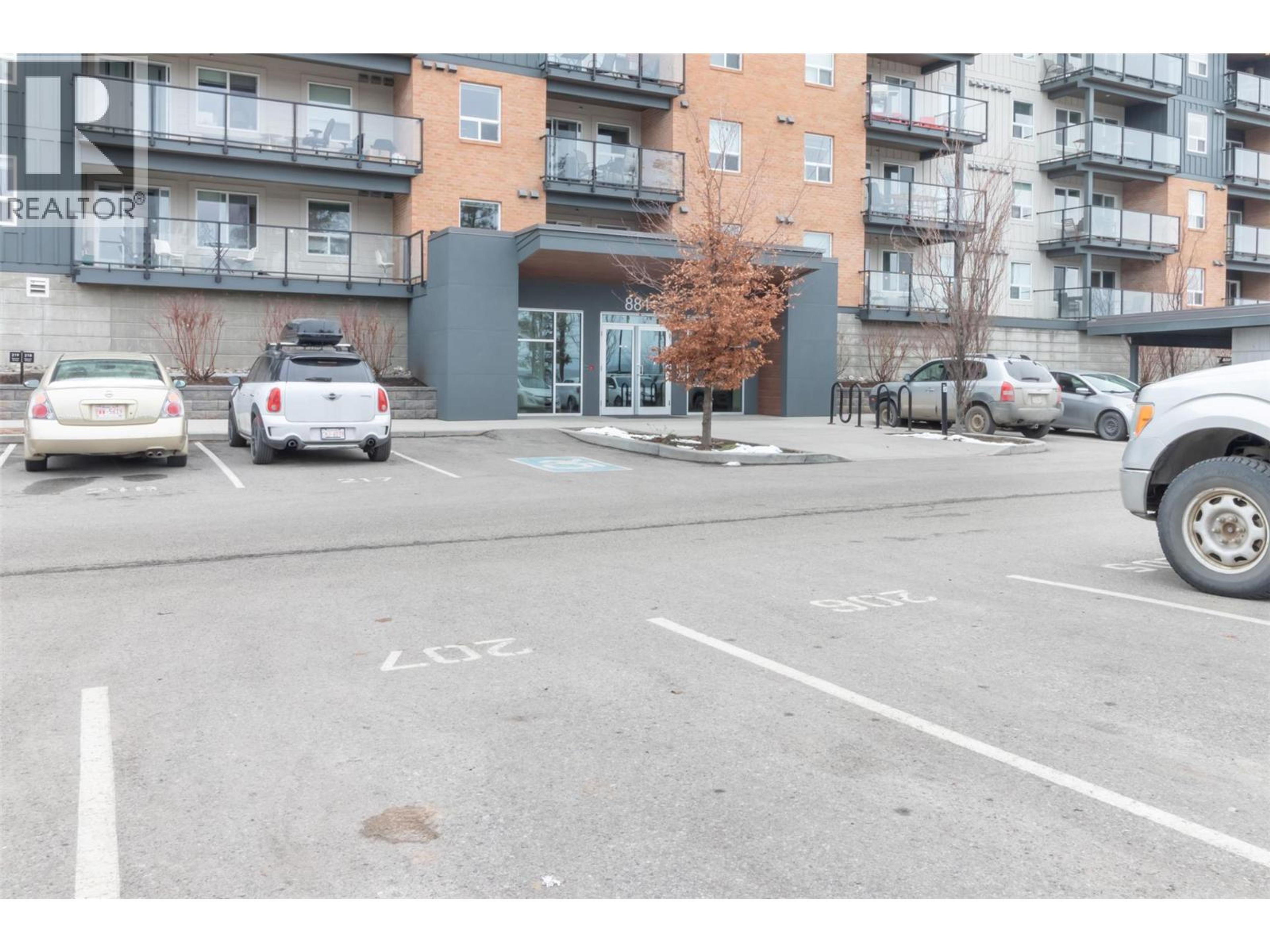 881 Academy Way, Kelowna - Exteriors - Photo 3