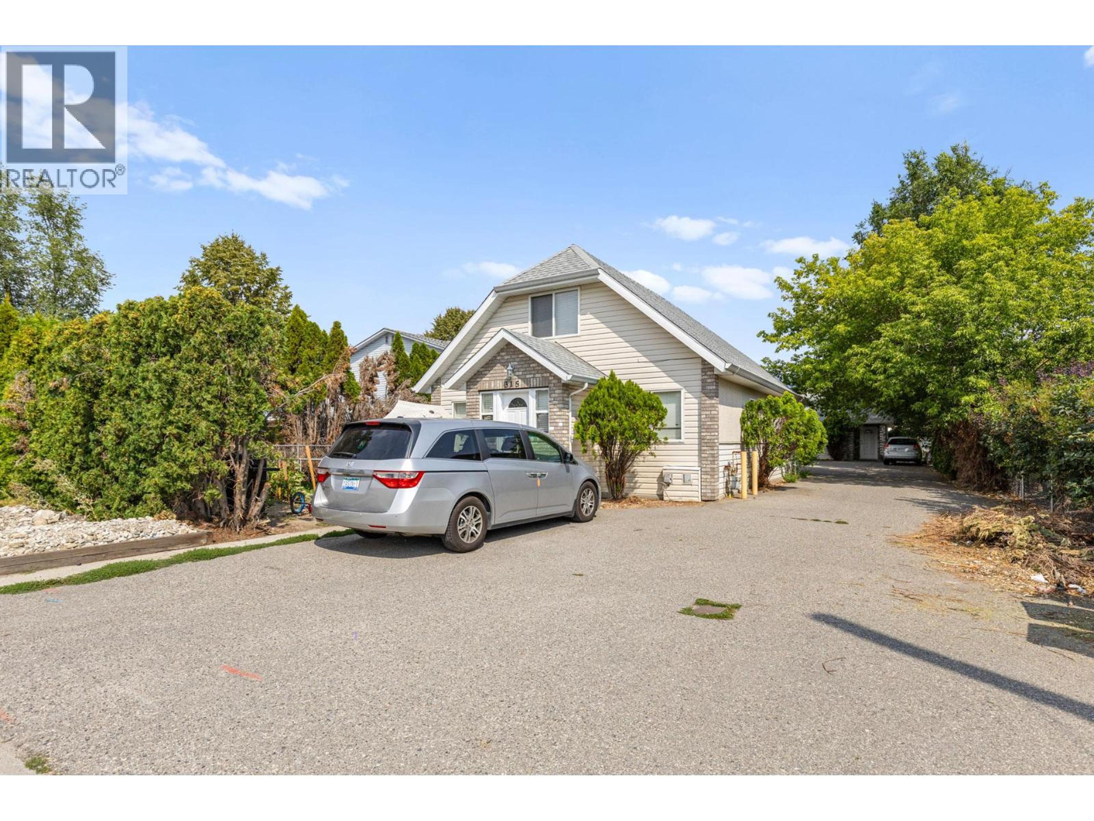 315 Gerstmar Road, Kelowna - Exteriors - Photo 1