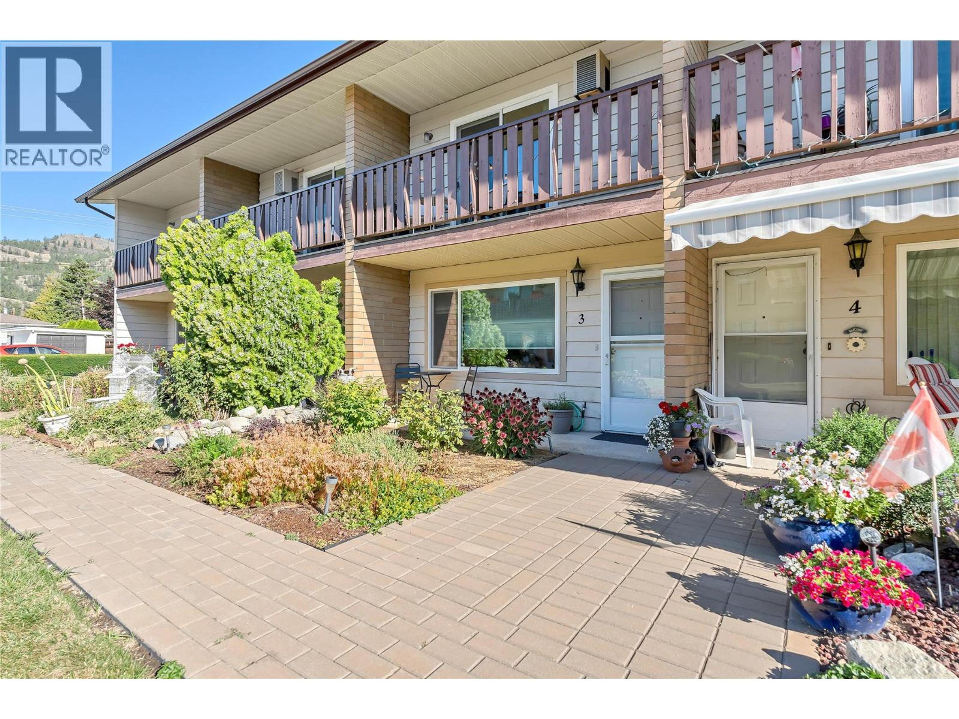 13707 Dickson Avenue, Summerland - Exteriors - Photo 1