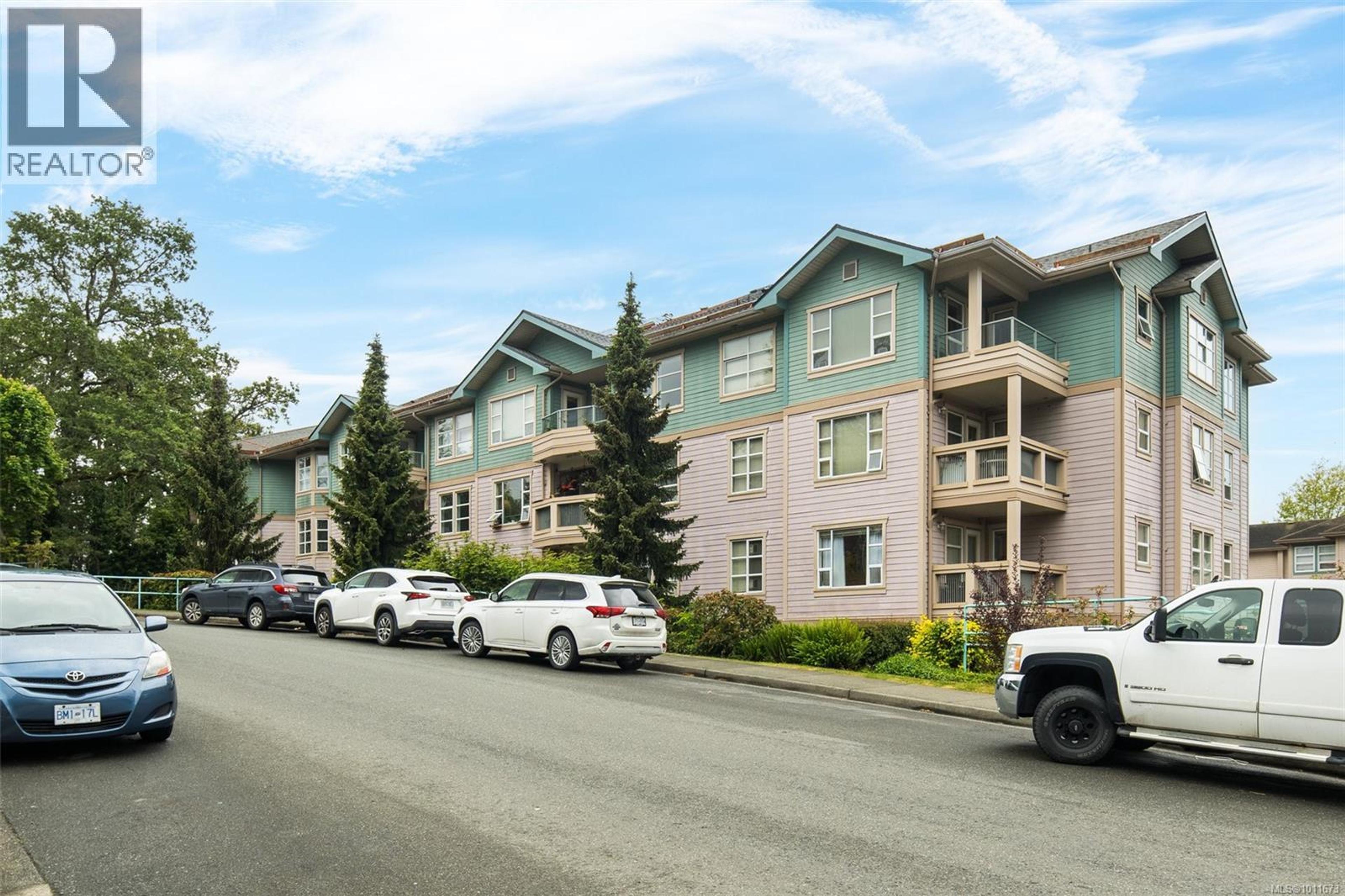 799 Blackberry Rd, Saanich - Exteriors - Photo 1