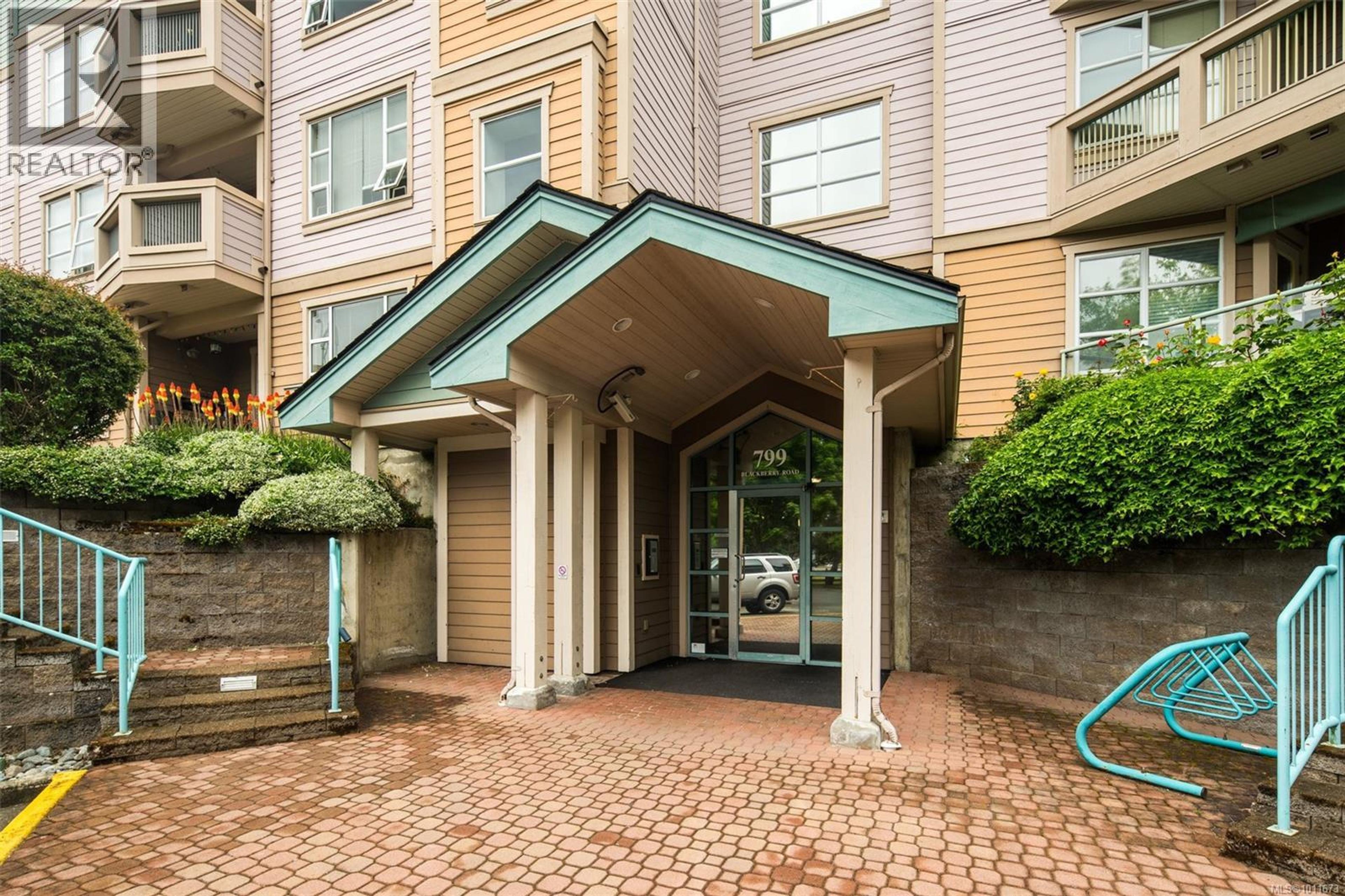 799 Blackberry Rd, Saanich - Exteriors - Photo 6