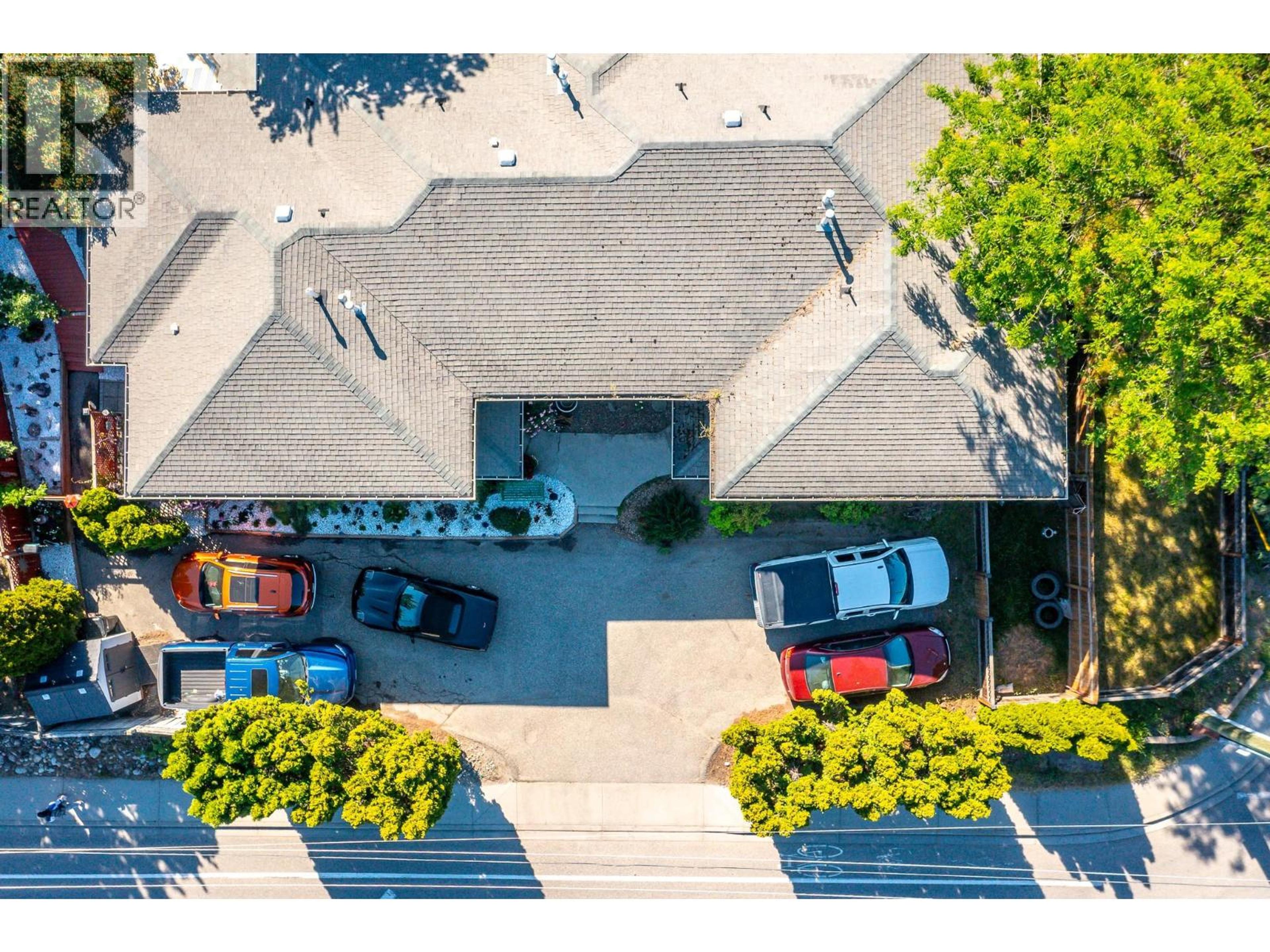 1041 11 Avenue, Vernon - Exteriors - Full Complex View, Drone/Aerial View - Photo 1