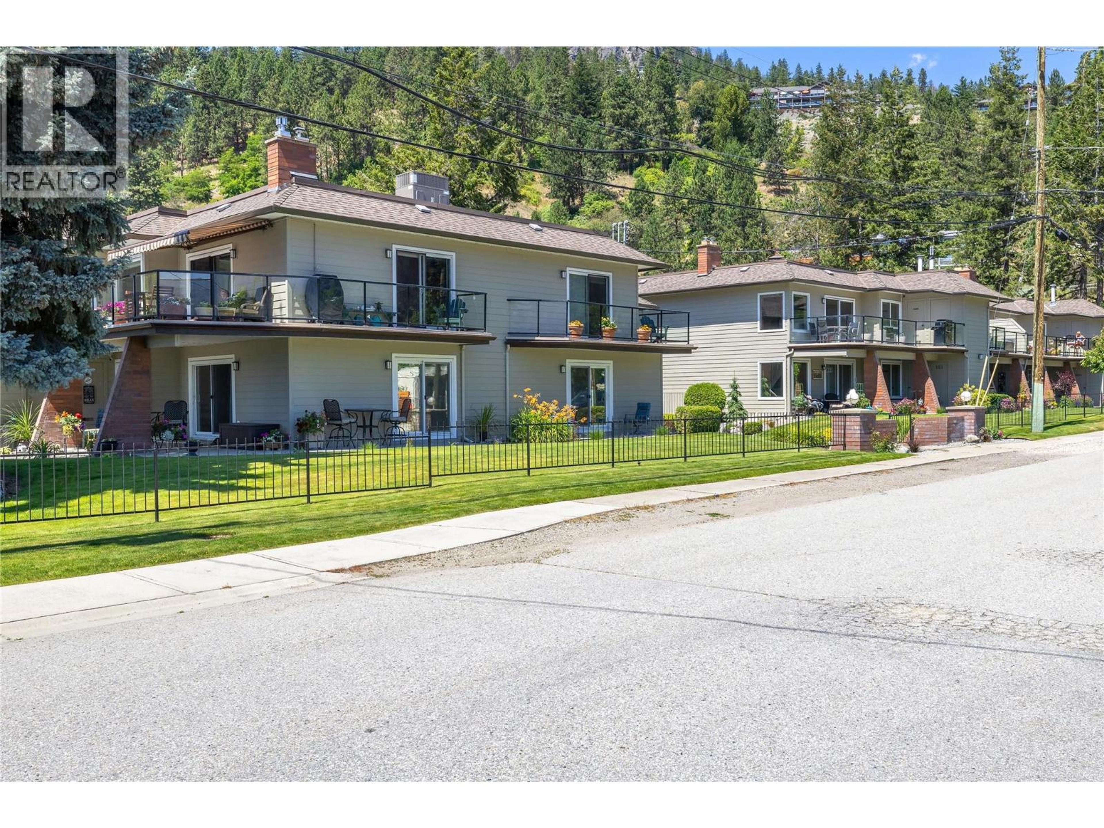 4340 Beach Avenue, Peachland - Exteriors - Full Complex View - Photo 9