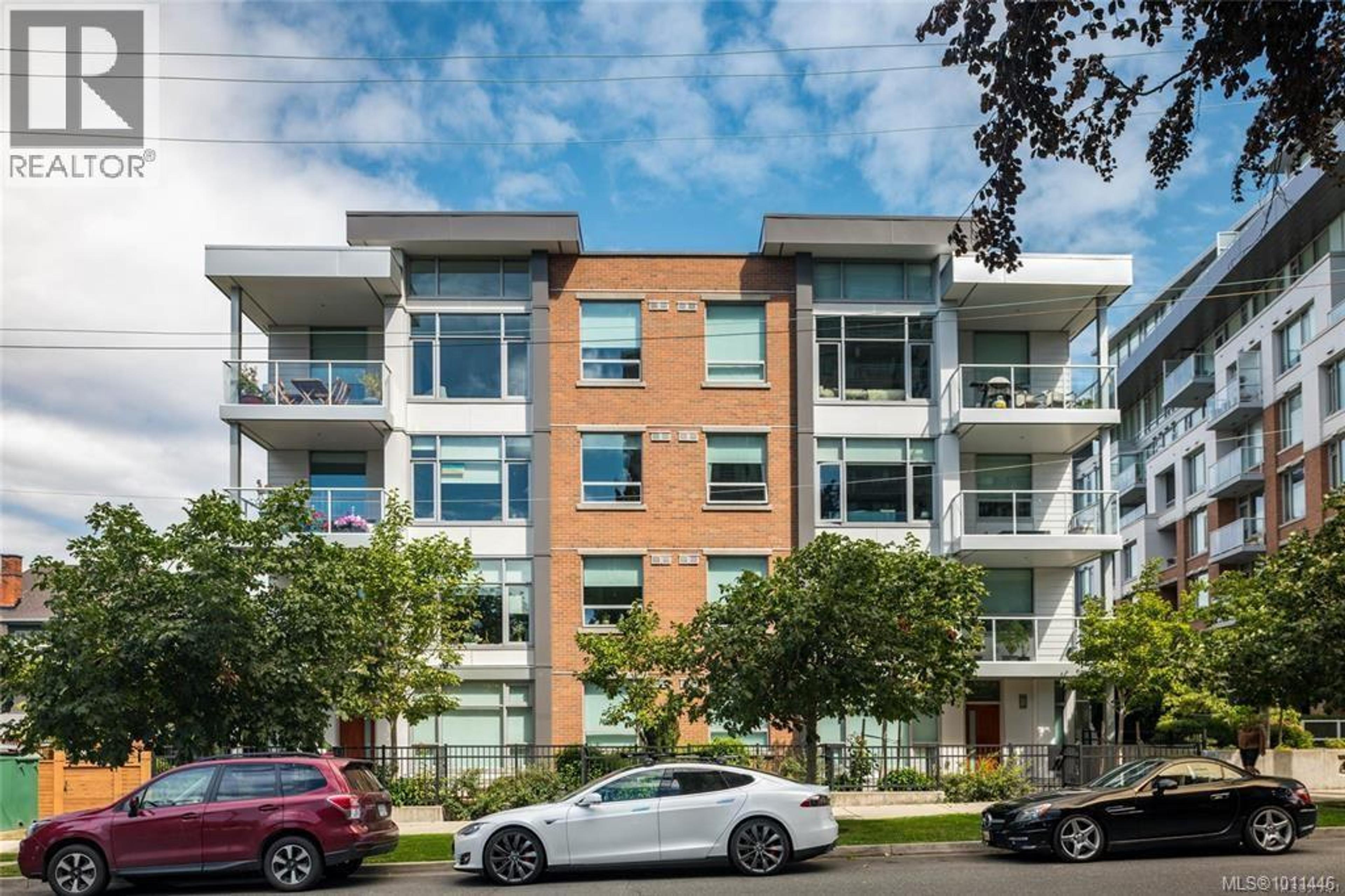 640 Michigan St, Victoria - Exteriors - Full Complex View - Photo 2