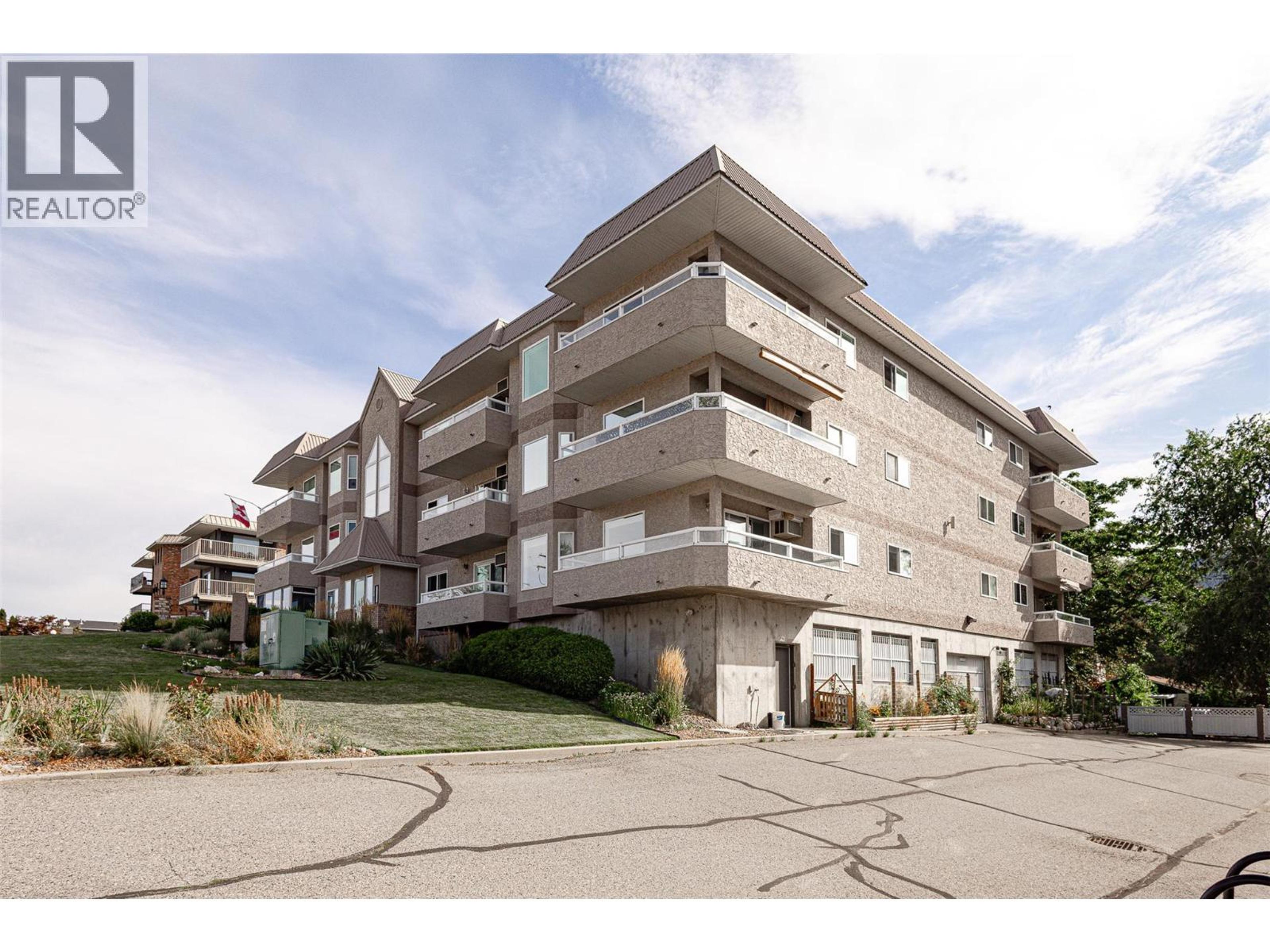 102 Van Horne Street, Penticton - Exteriors - Photo 2