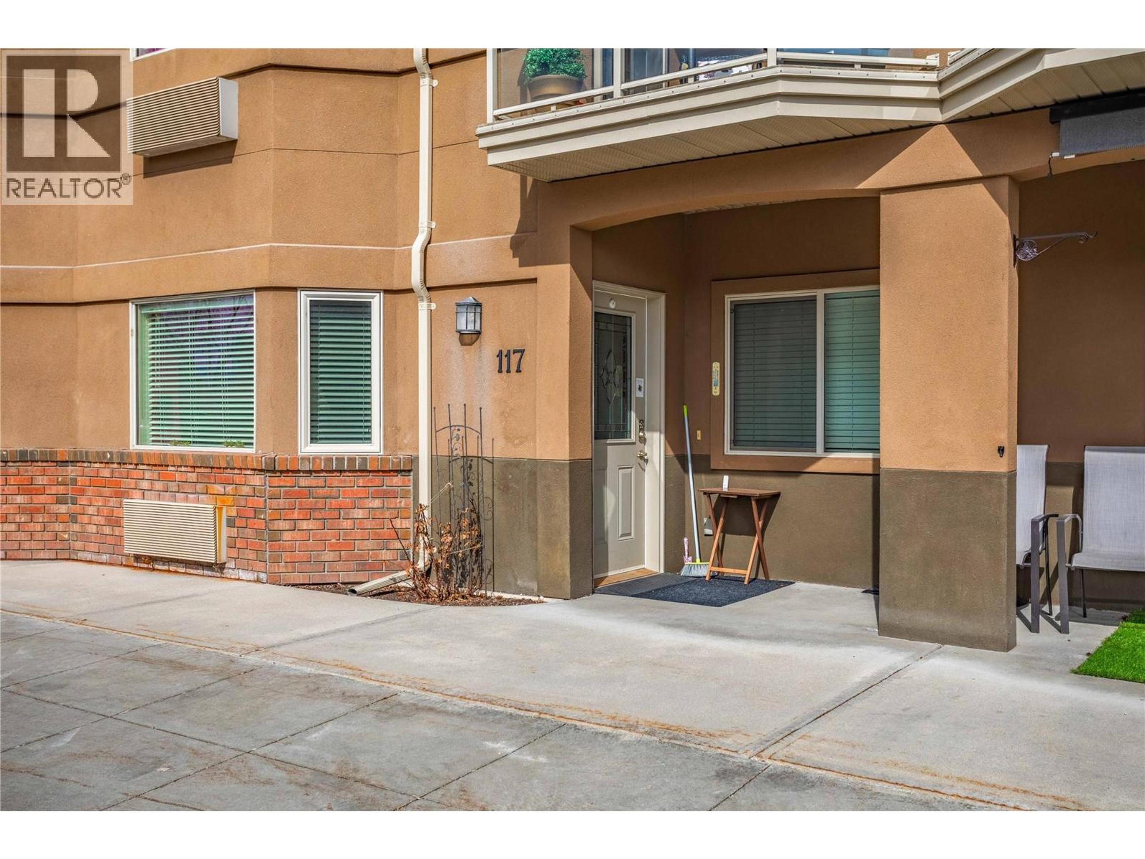 4433 Gordon Drive, Kelowna - Exteriors - Photo 8