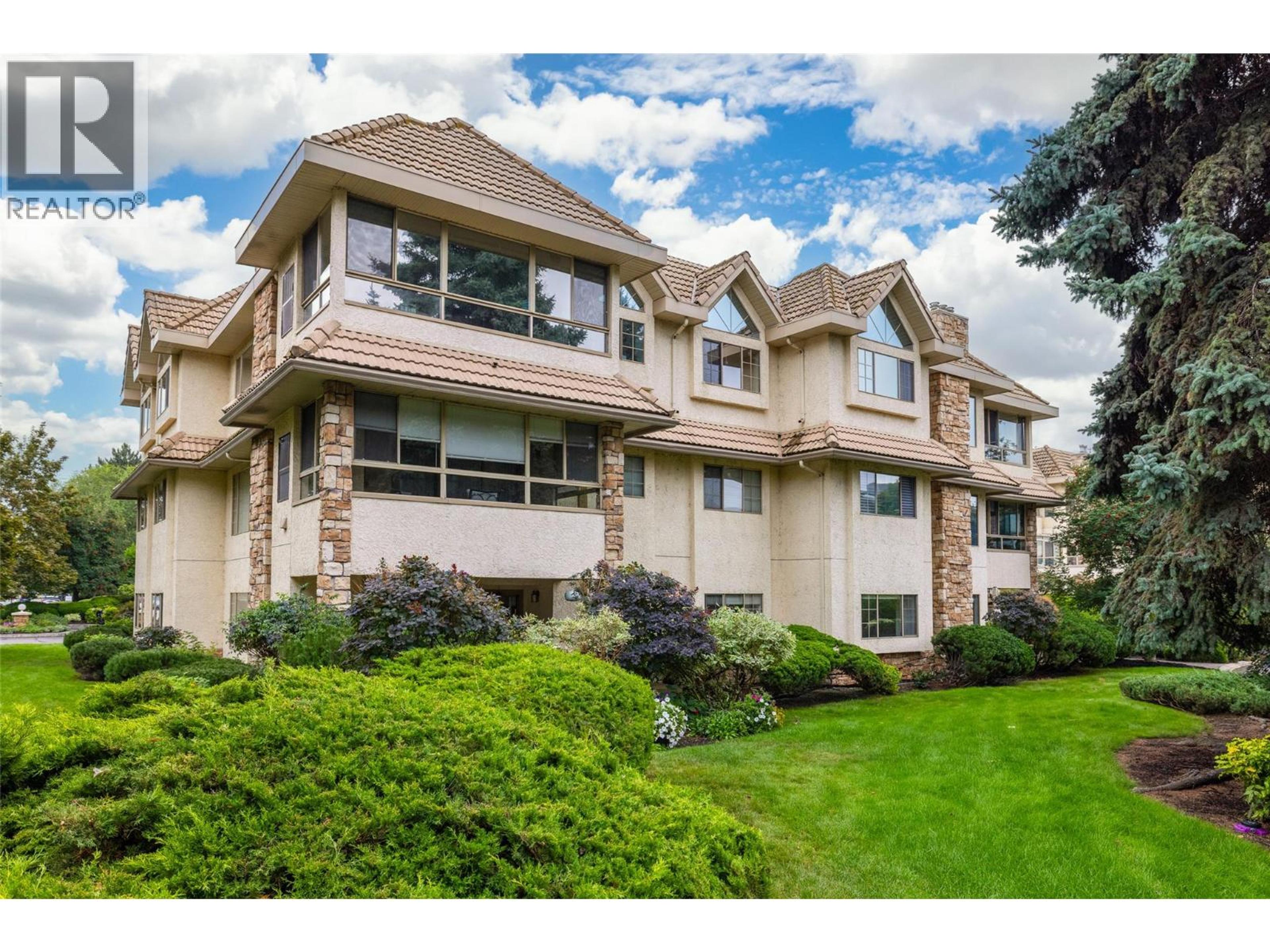 3335 Richter Street, Kelowna - Exteriors - Full Complex View - Photo 2