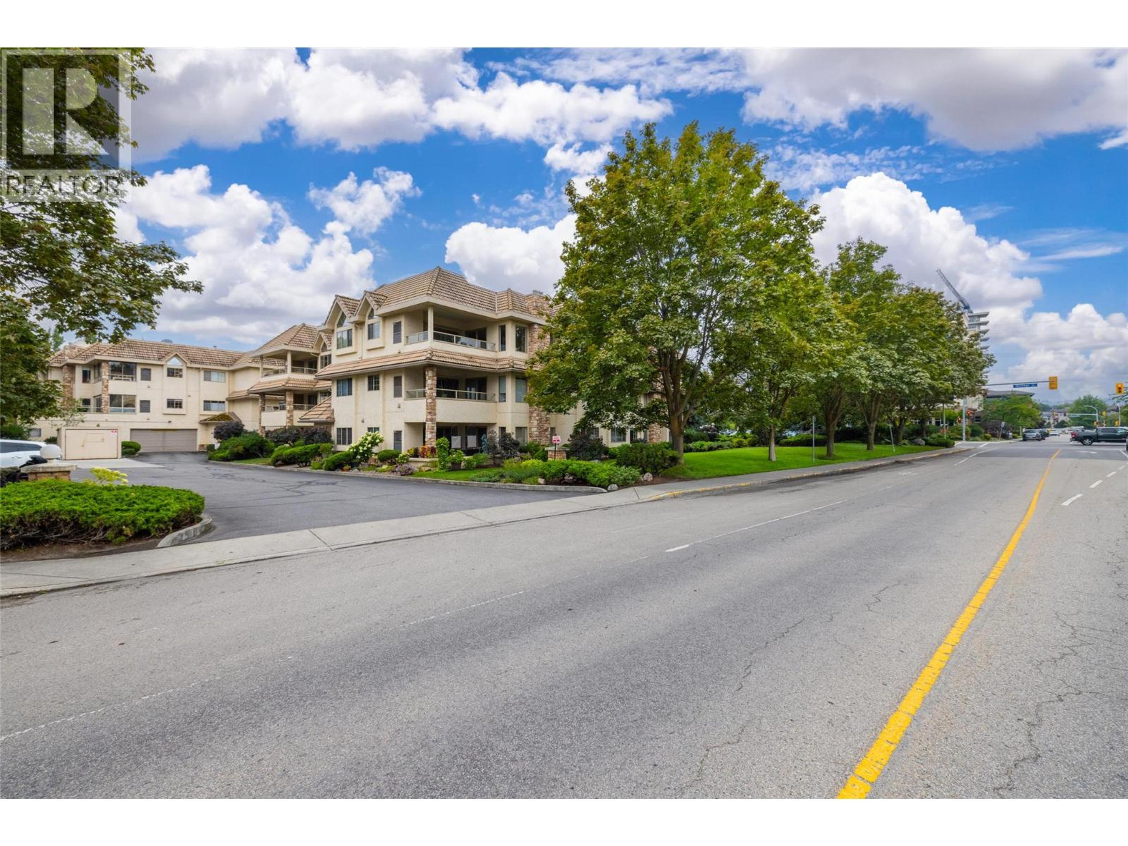 3335 Richter Street, Kelowna - Exteriors - Full Complex View - Photo 5