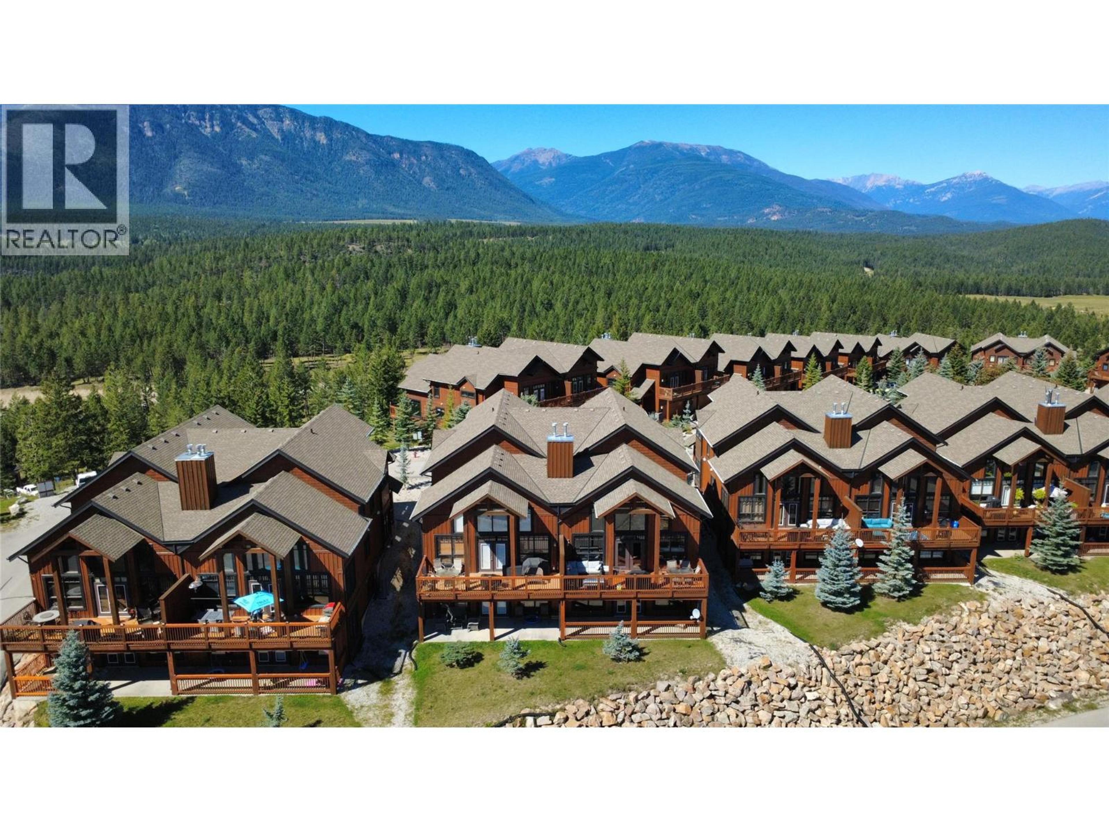 2598 MOUNTAINVIEW Crescent, Invermere - Exteriors - Full Complex View, Drone/Aerial View - Photo 3