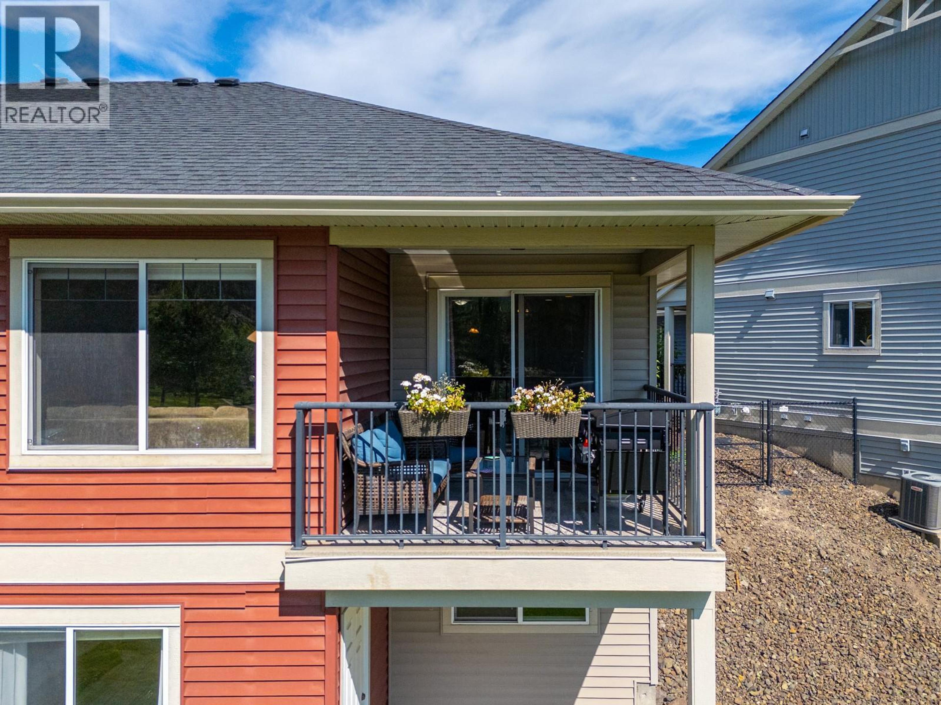 1900 HUGH ALLAN Drive, Kamloops - Exteriors - Photo 2
