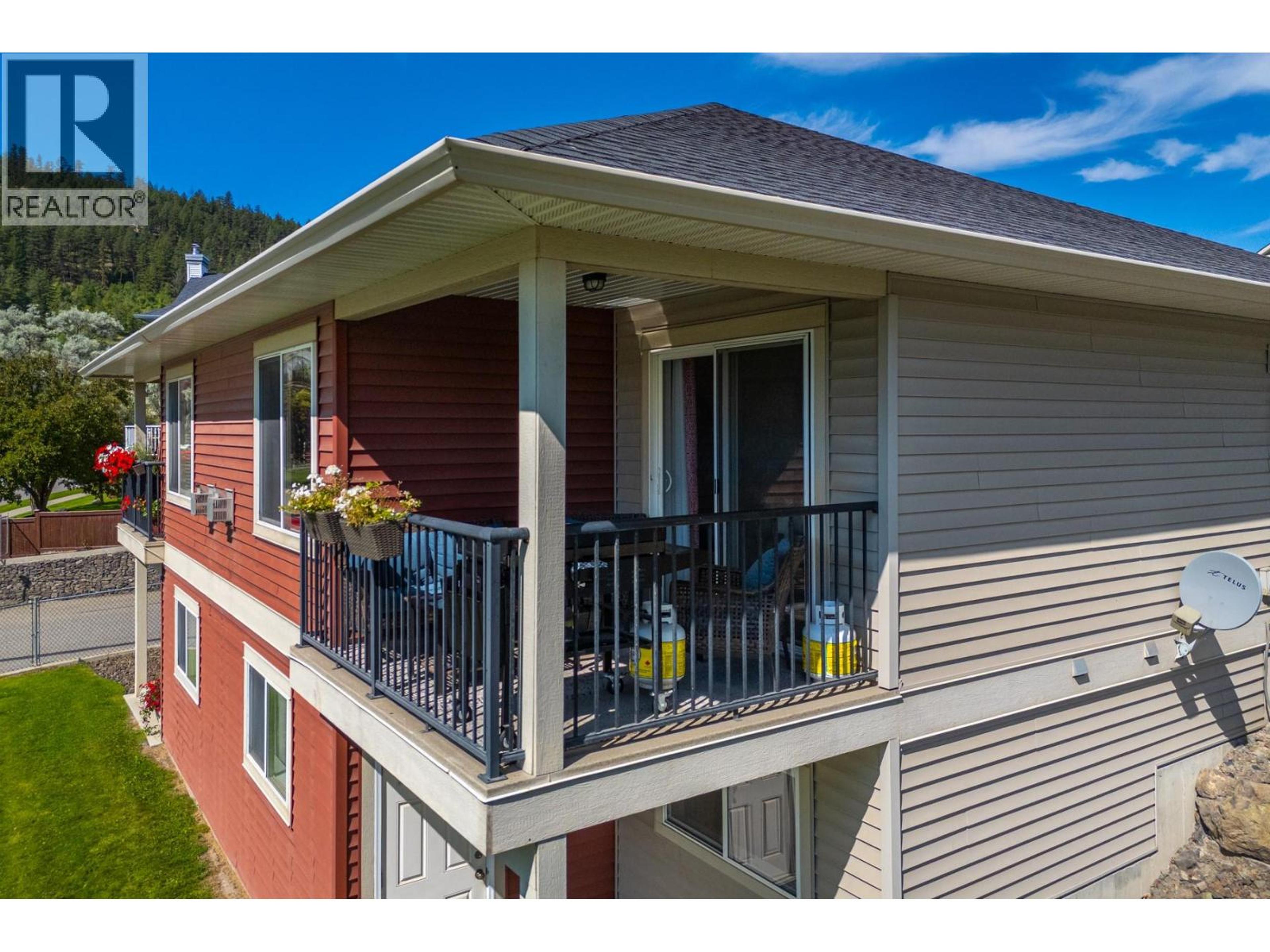 1900 HUGH ALLAN Drive, Kamloops - Exteriors - Photo 3