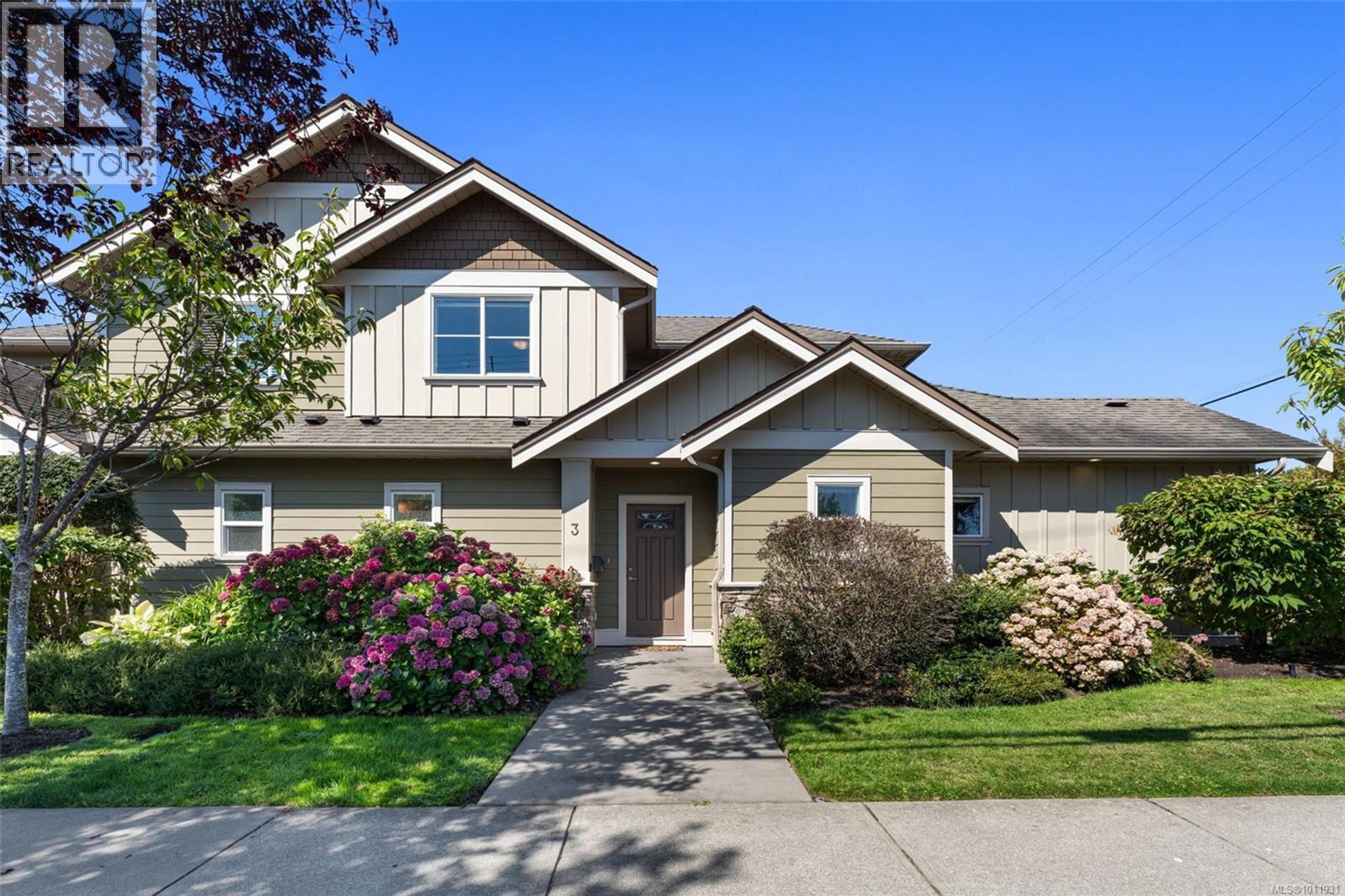 2449 Malaview Ave, Sidney - Exteriors - Photo 2