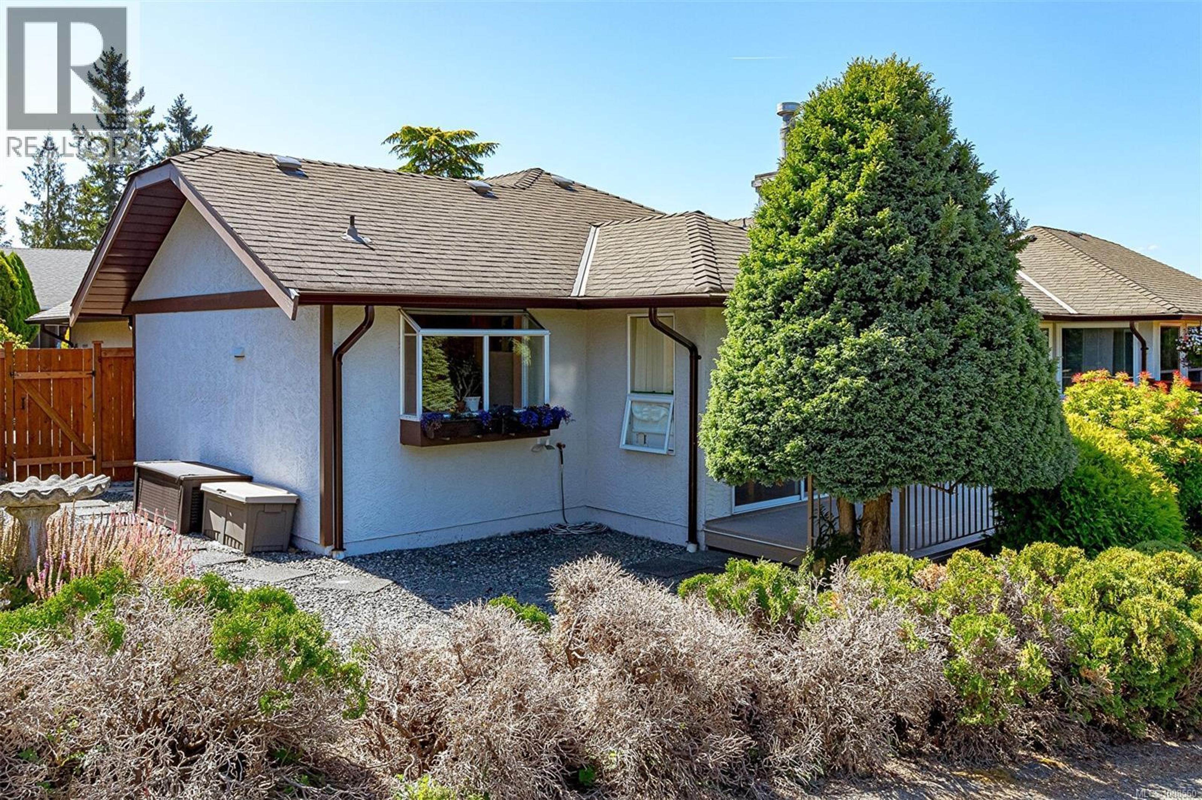 780 Country Club Dr, Cobble Hill - Exteriors - Photo 4