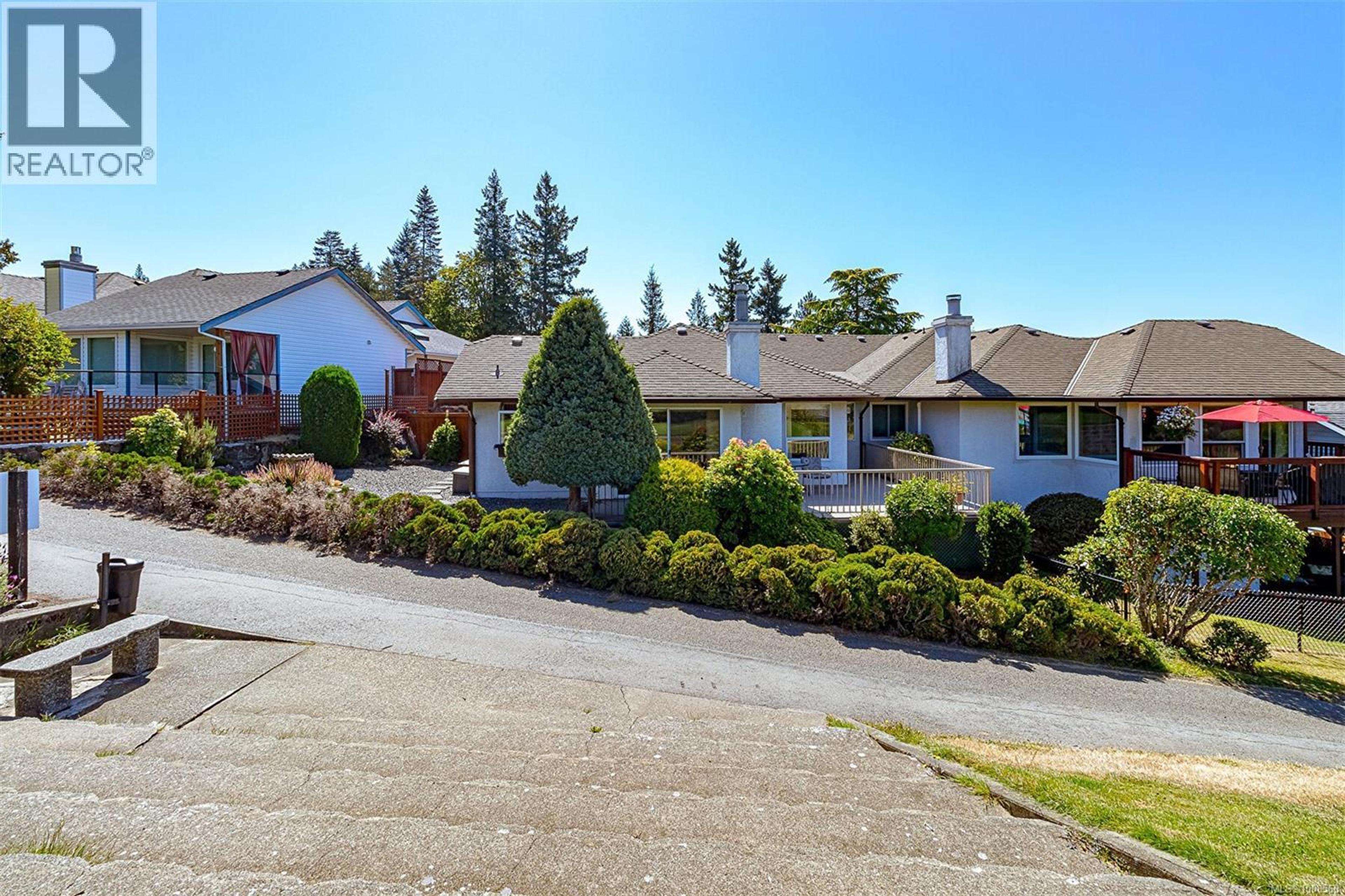 780 Country Club Dr, Cobble Hill - Exteriors - Full Complex View - Photo 7