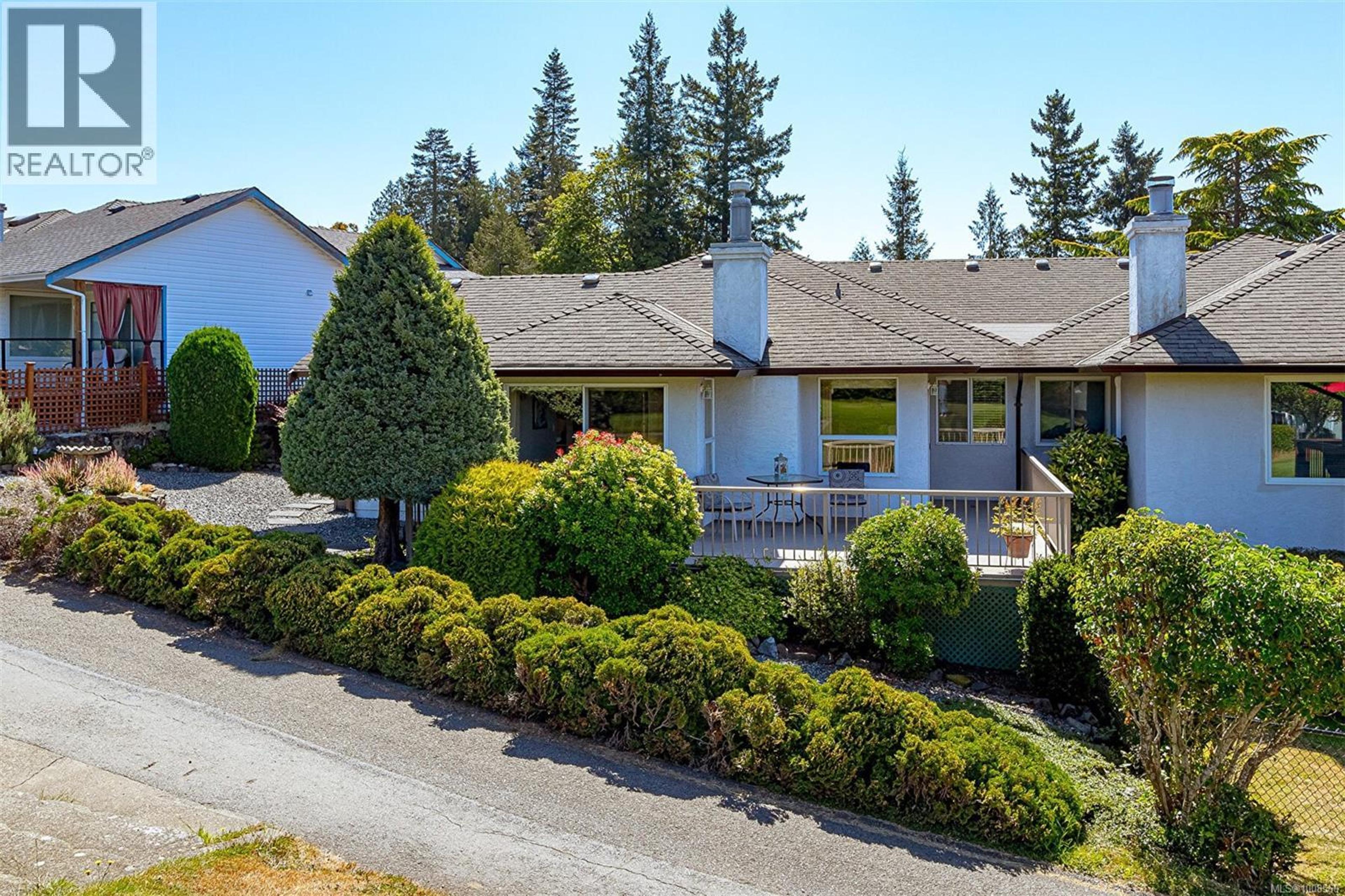 780 Country Club Dr, Cobble Hill - Exteriors - Photo 8