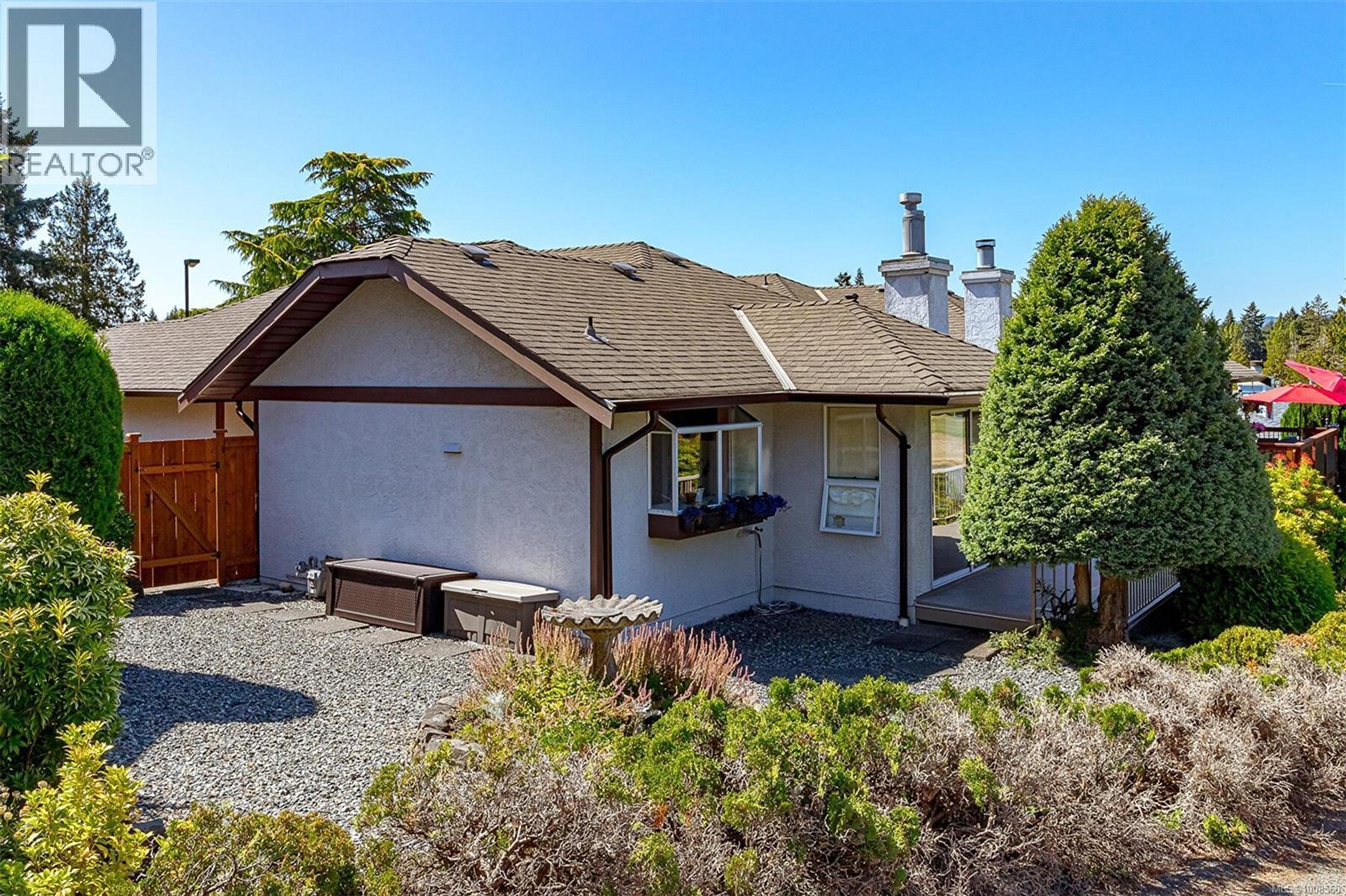 780 Country Club Dr, Cobble Hill - Exteriors - Photo 13