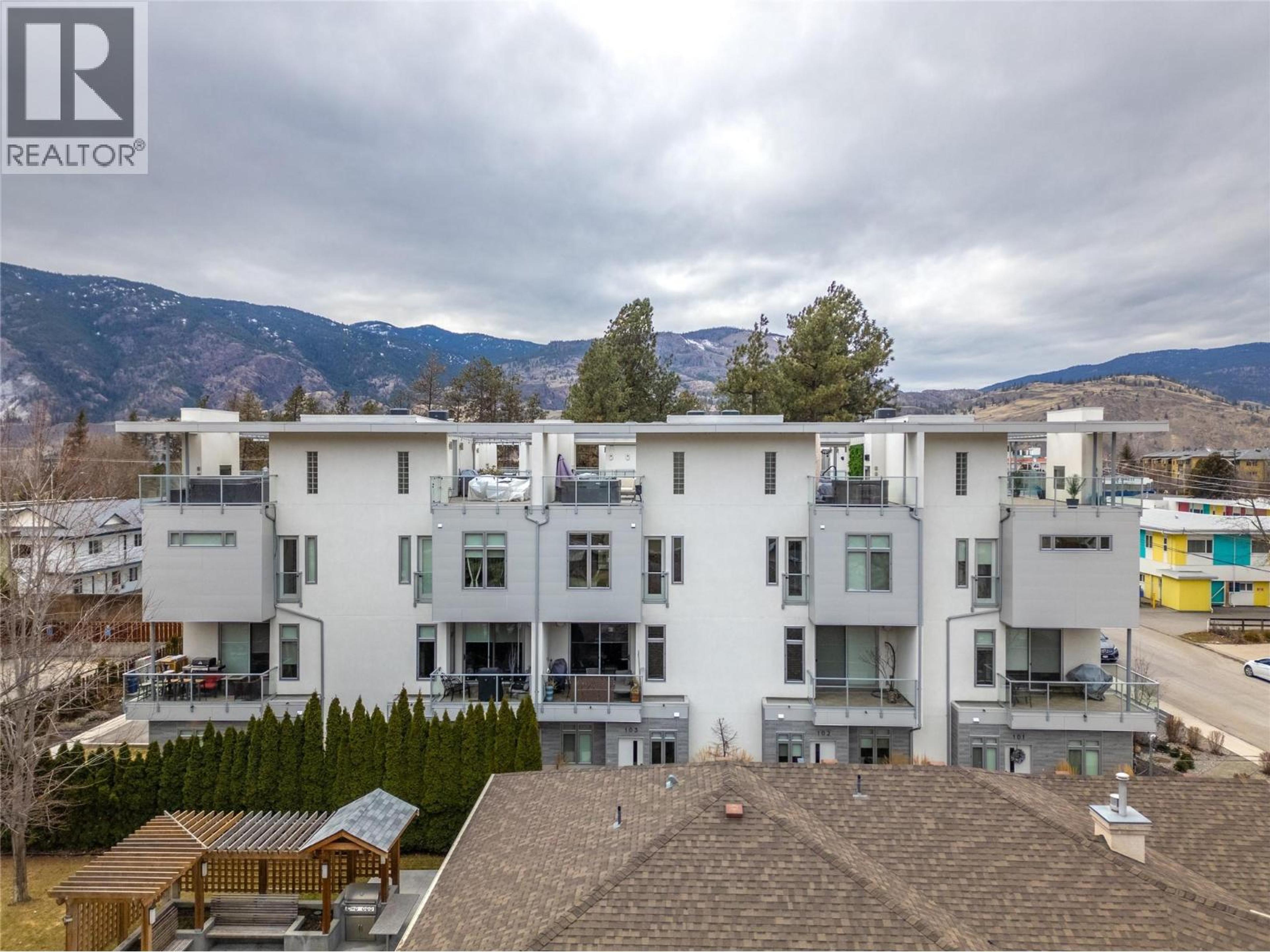 222 Lee Avenue, Penticton - Exteriors - Full Complex View - Photo 8
