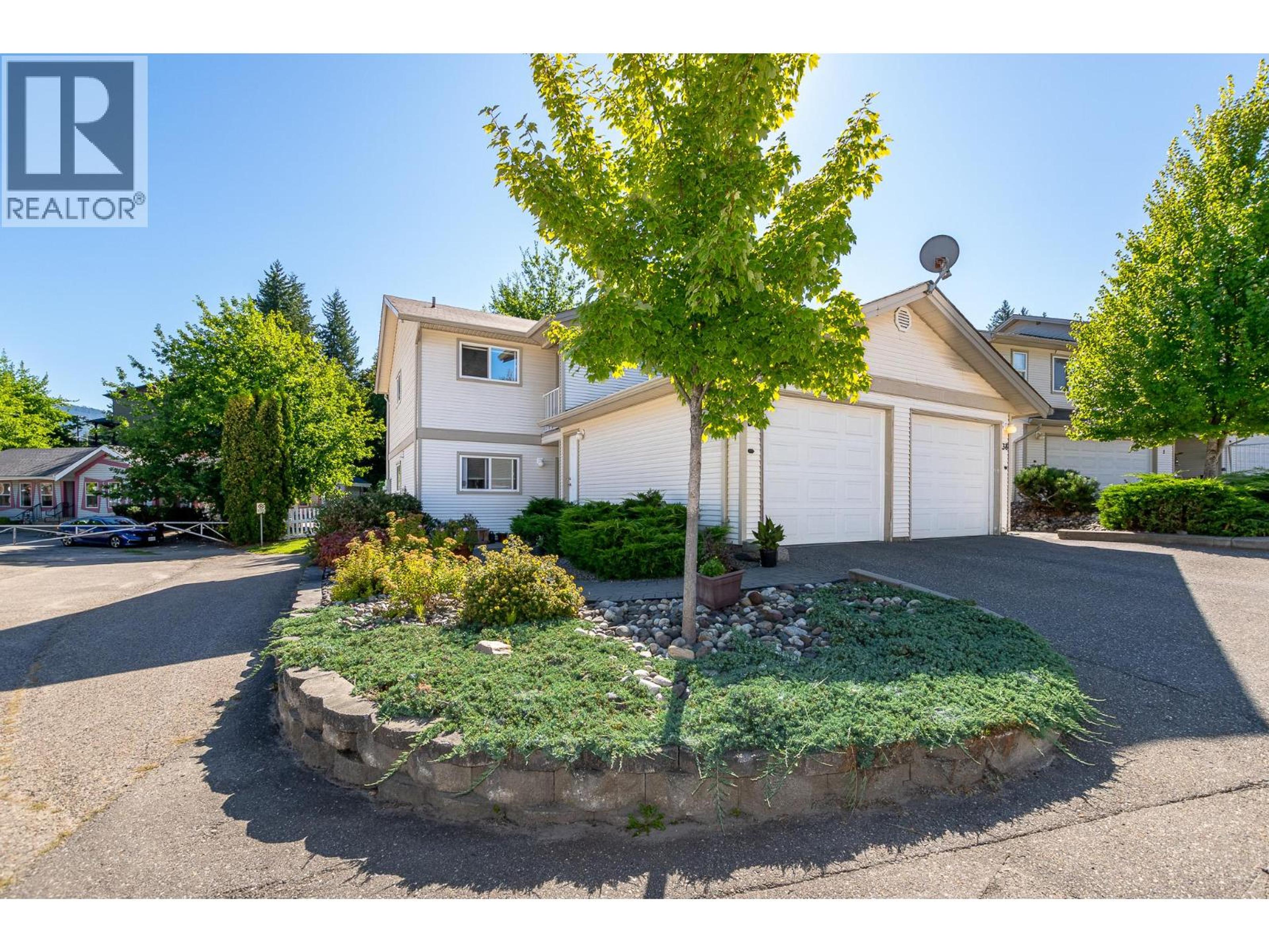 171 17 Street SE, Salmon Arm - Exteriors - Full Complex View - Photo 1