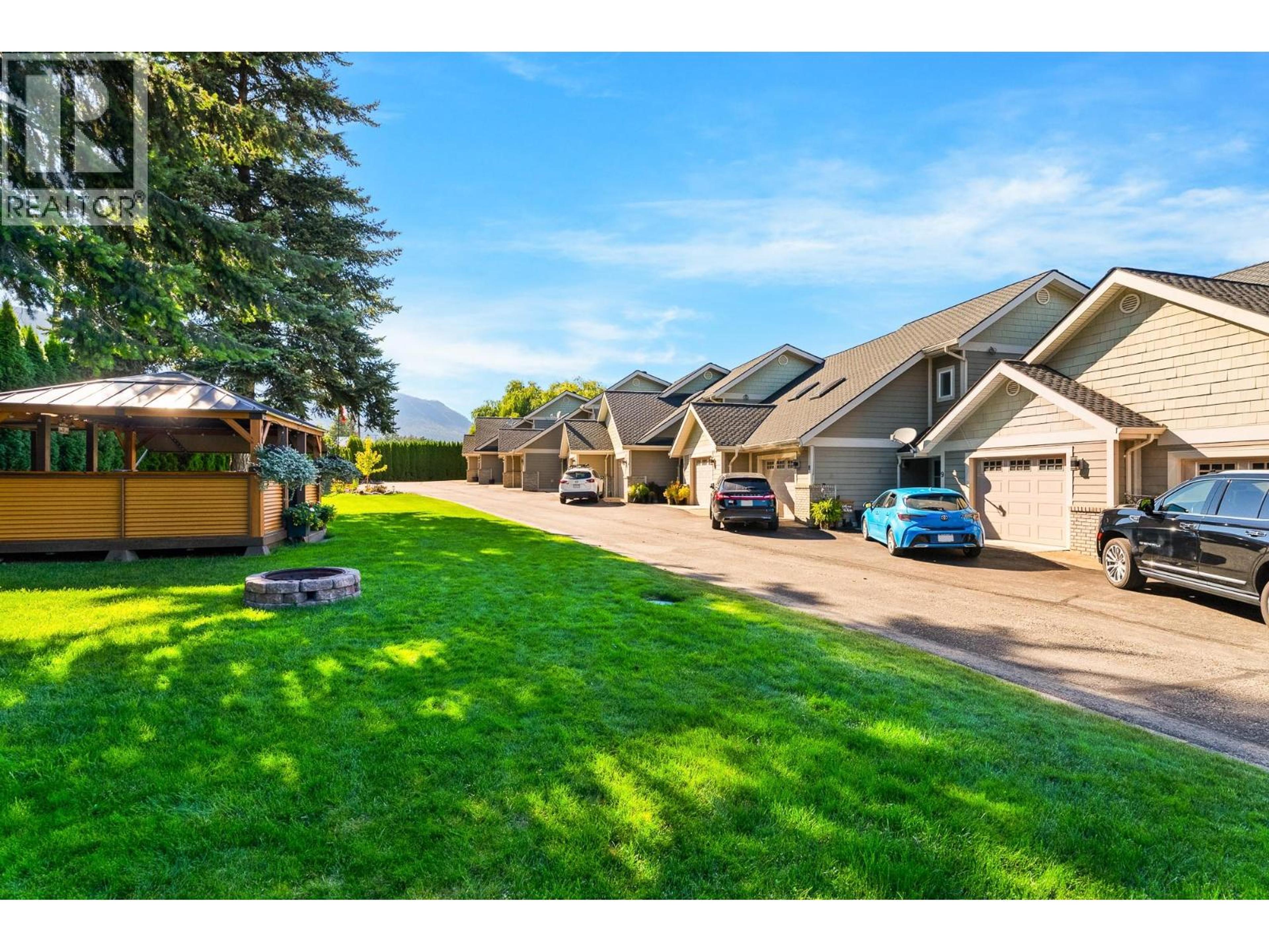 2802 Henstridge Road, Sorrento - Exteriors - Full Complex View - Photo 5