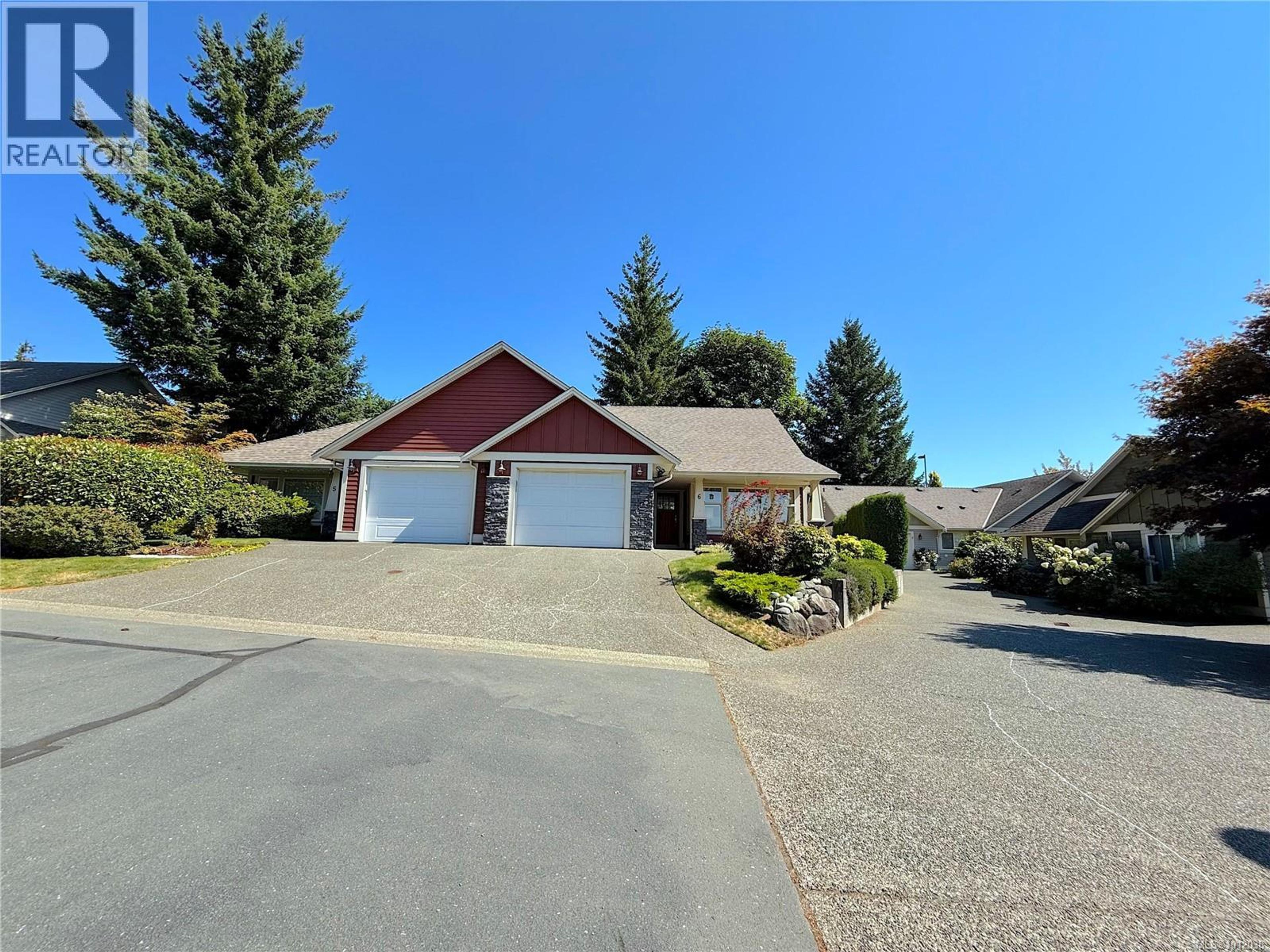 769 Merecroft Rd, Campbell River - Exteriors - Full Complex View - Photo 10