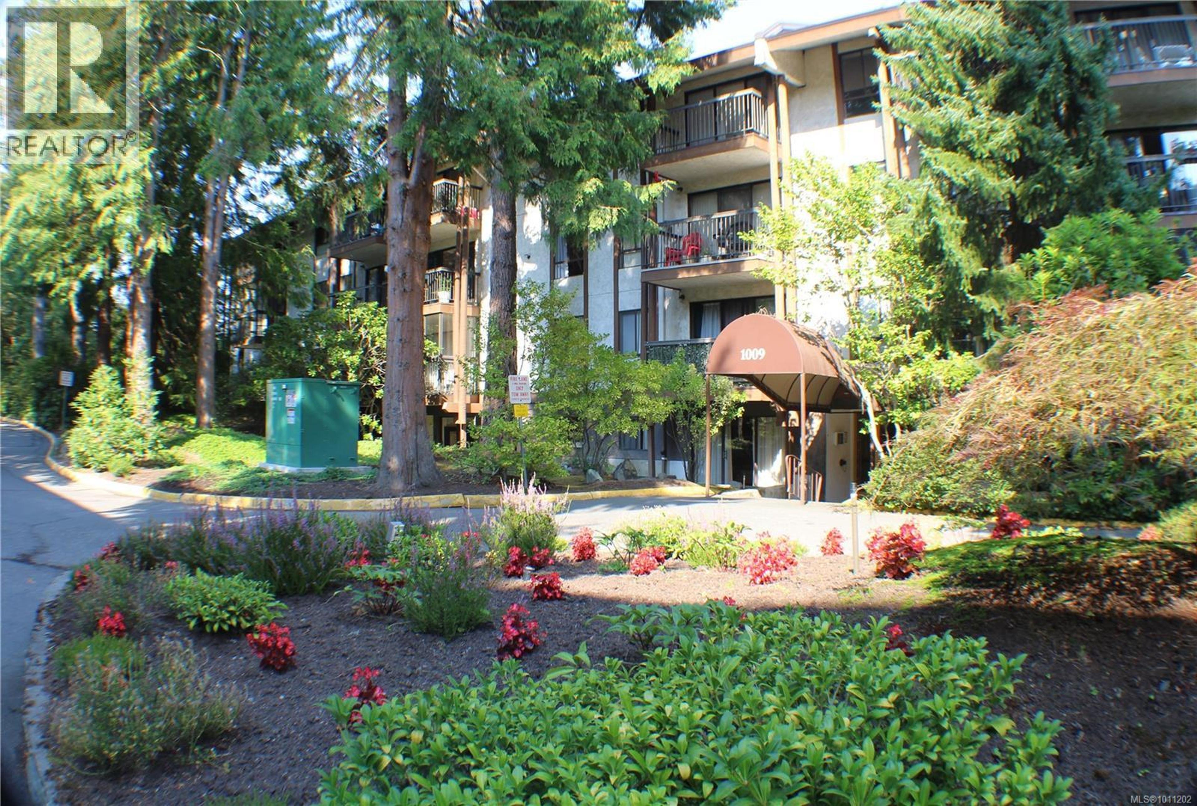 1005 McKenzie Ave, Saanich - Exteriors - Photo 2