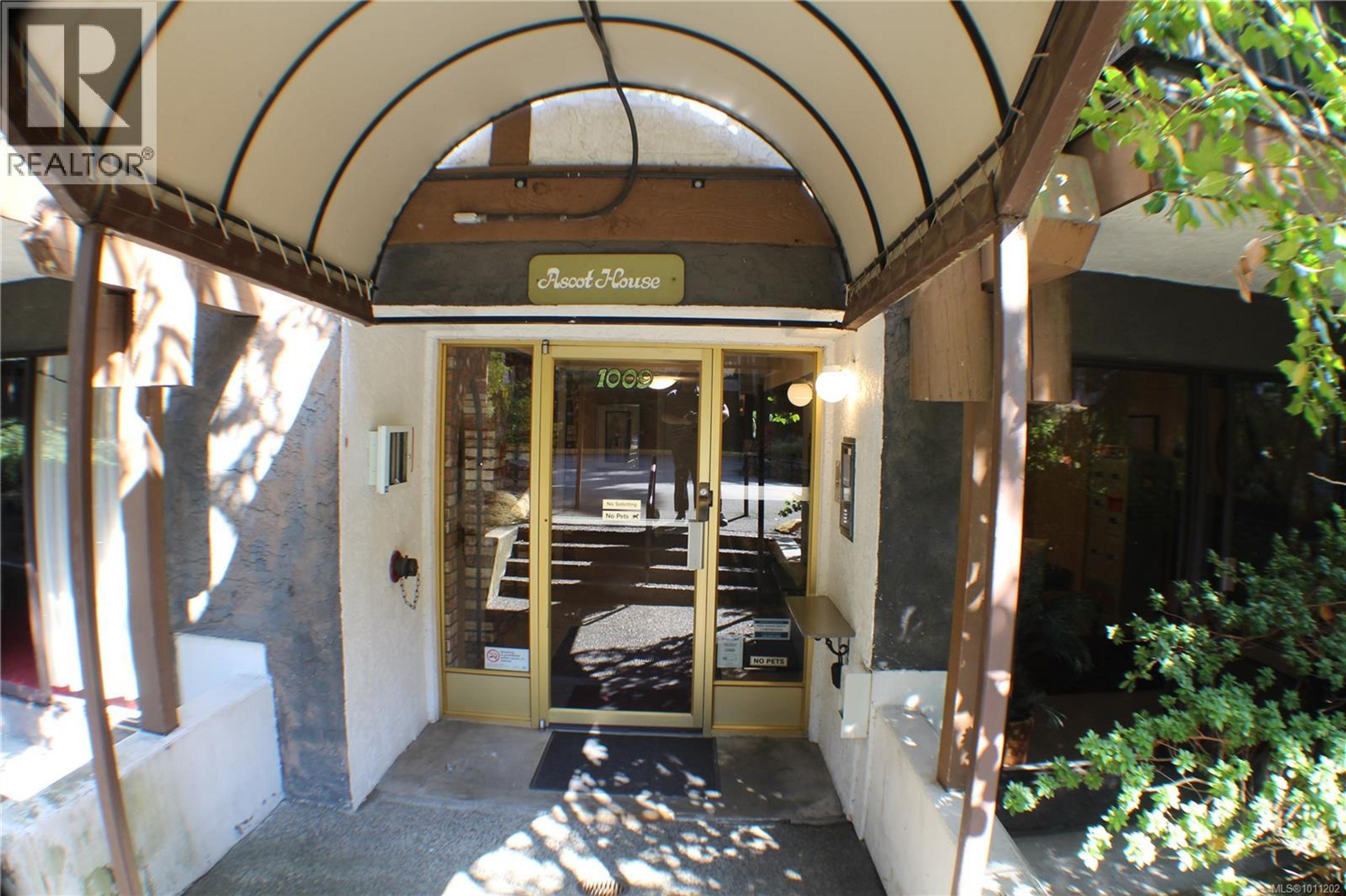 1005 McKenzie Ave, Saanich - Exteriors - Photo 3