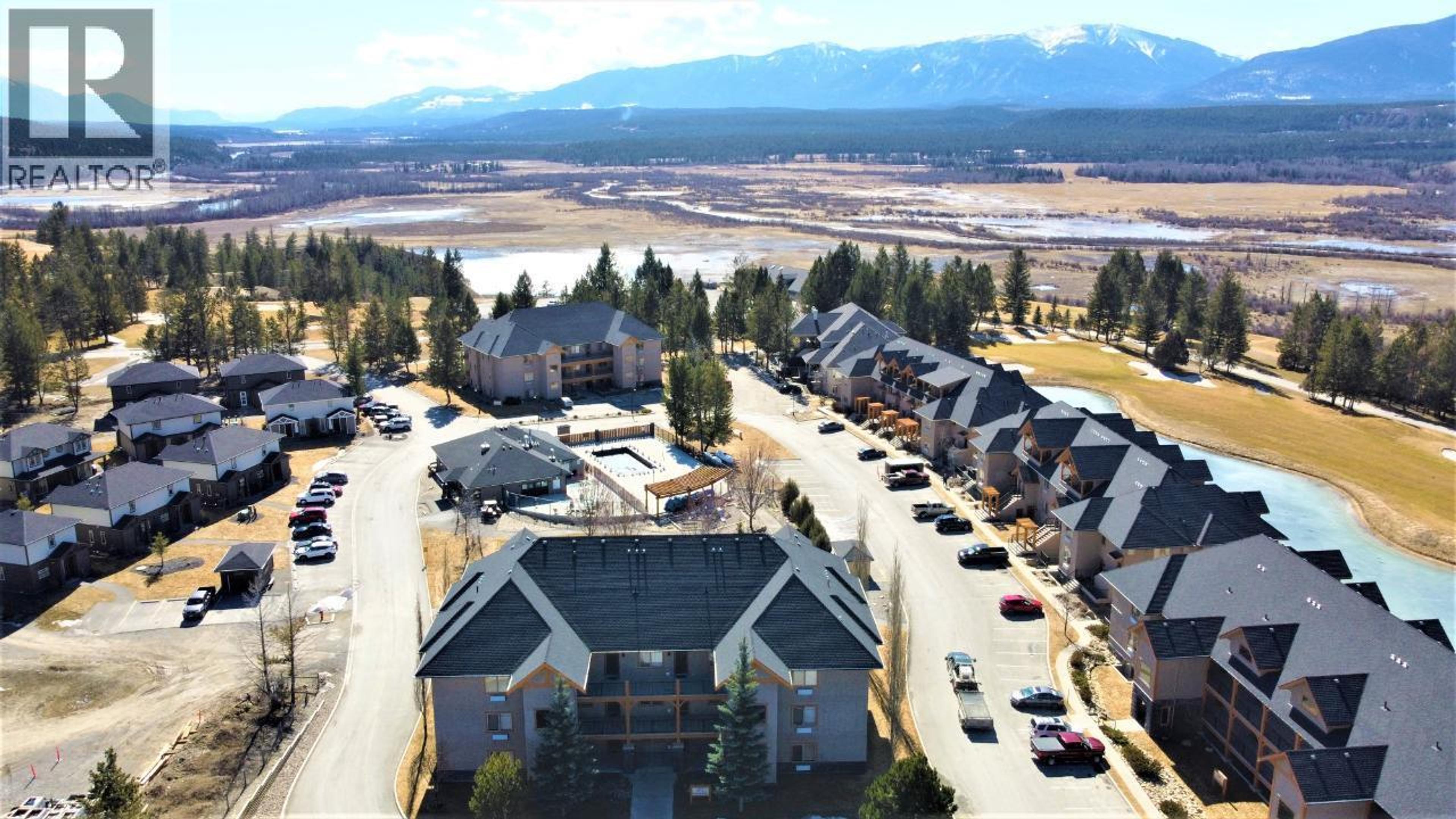 200 BIGHORN Boulevard, Radium Hot Springs - Exteriors - Full Complex View, Drone/Aerial View - Photo 2