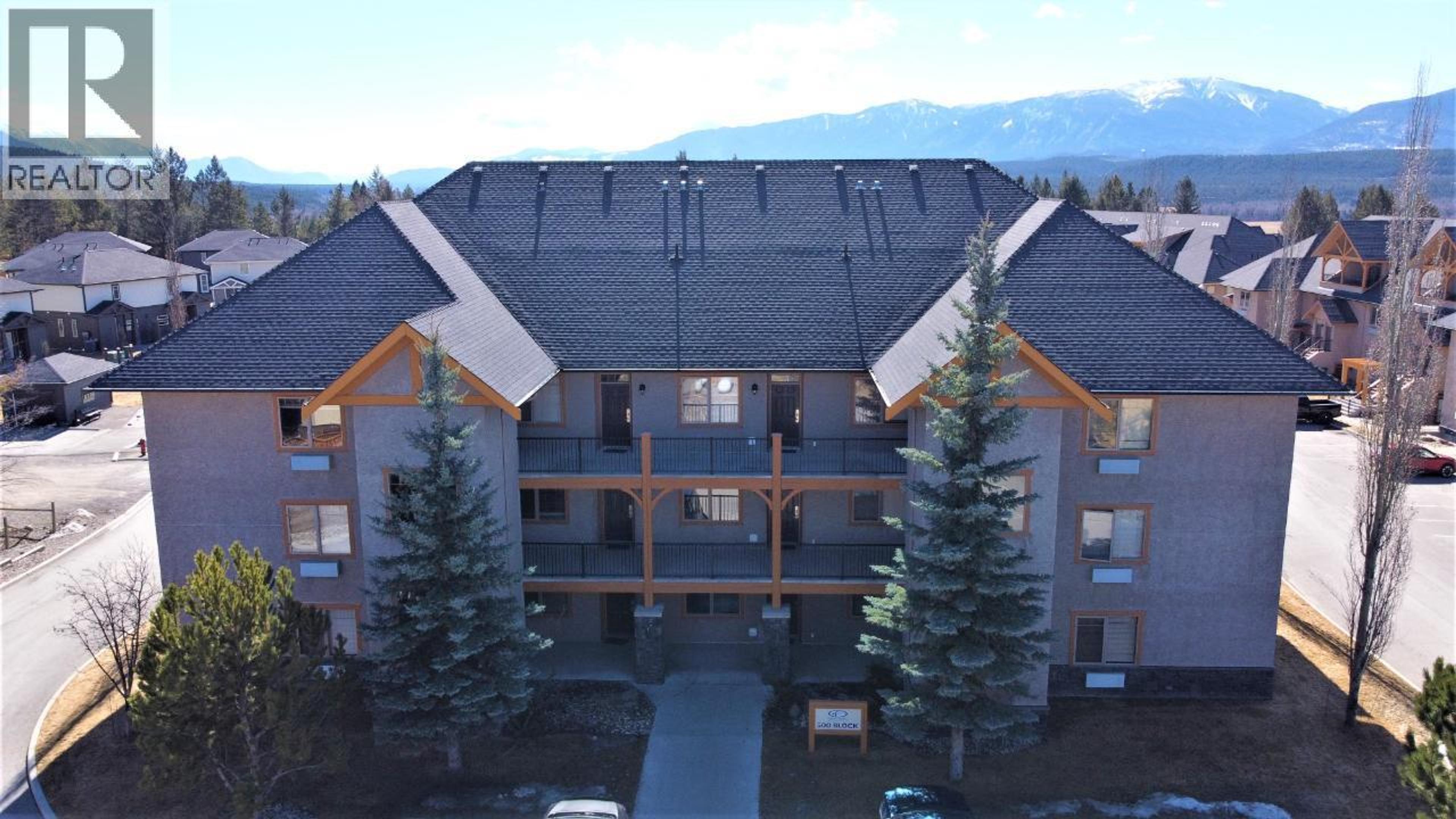 200 BIGHORN Boulevard, Radium Hot Springs - Exteriors - Full Complex View, Drone/Aerial View - Photo 12
