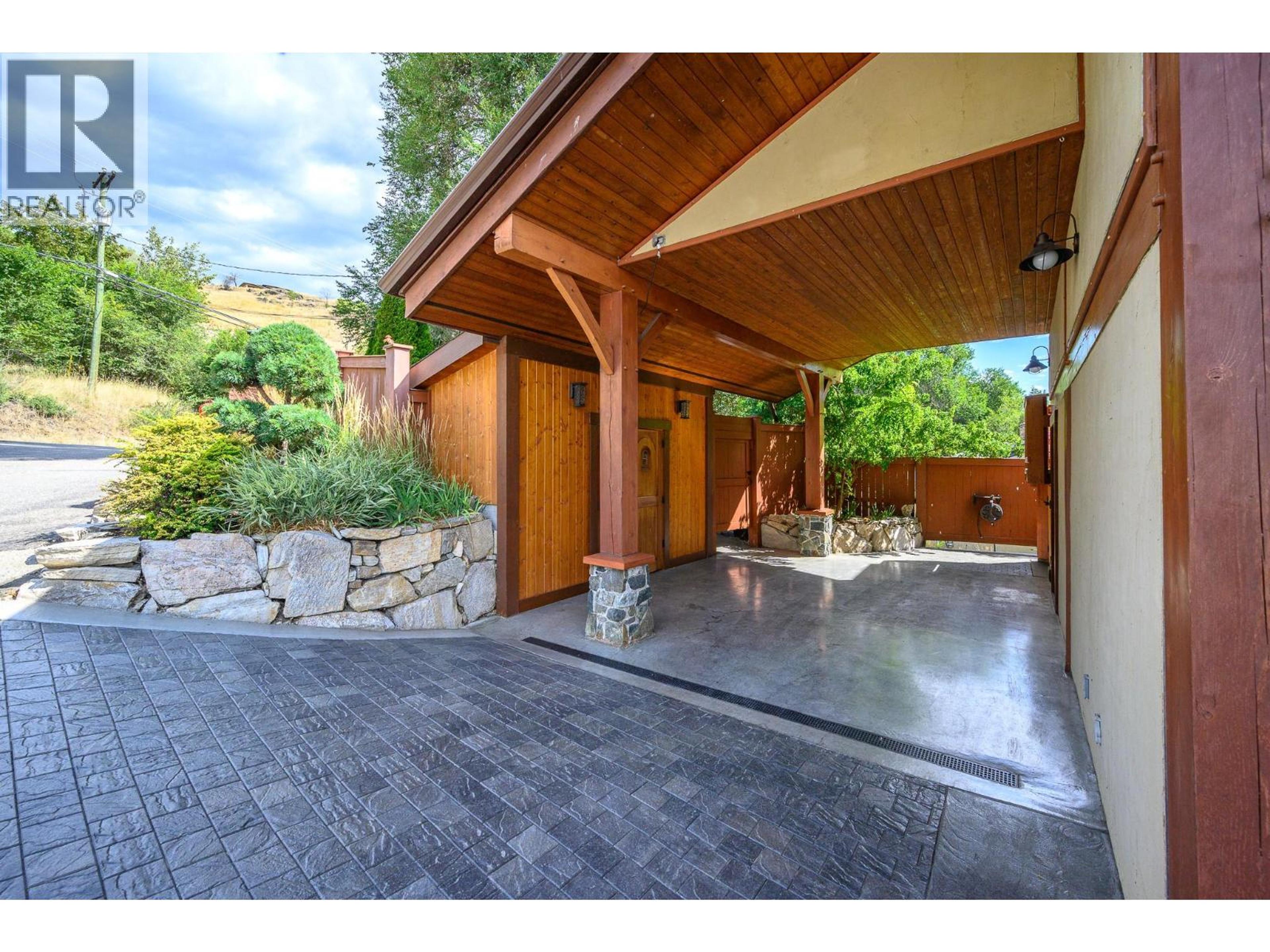 7302 Old Stamp Mill Road, Vernon - Exteriors - Photo 9