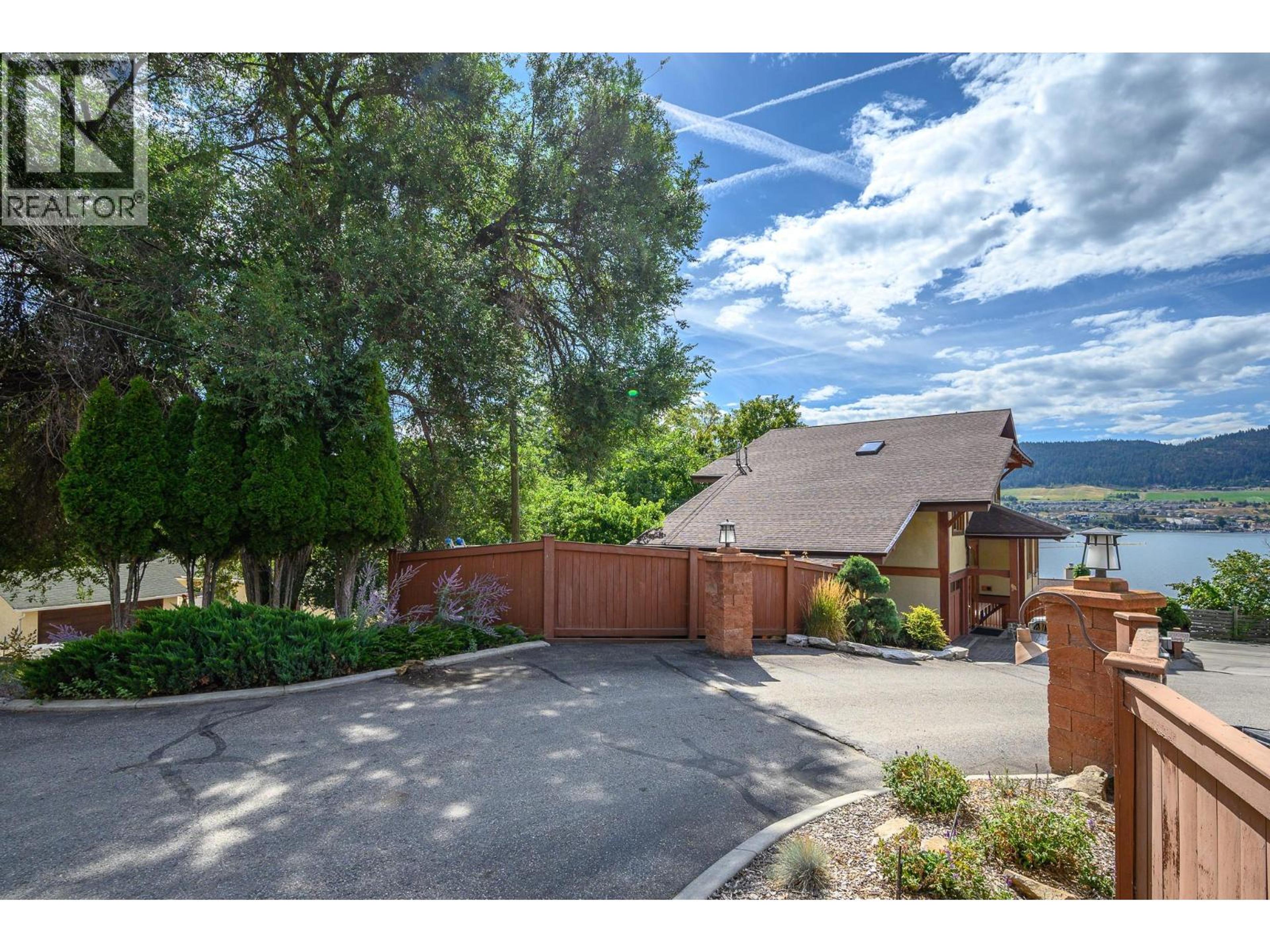 7302 Old Stamp Mill Road, Vernon - Exteriors - Photo 11