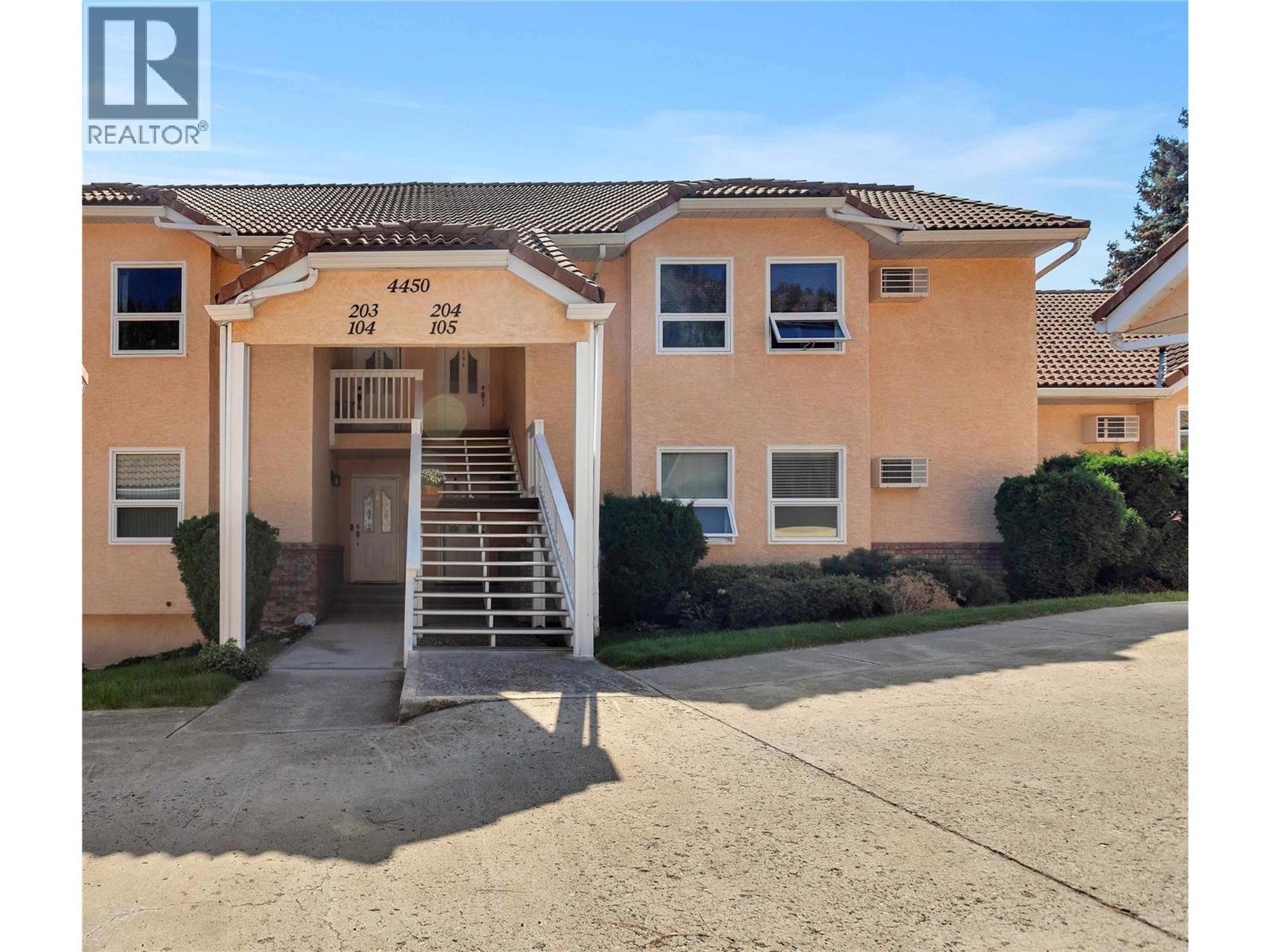 4470 Ponderosa Drive, Peachland - Exteriors - Photo 2