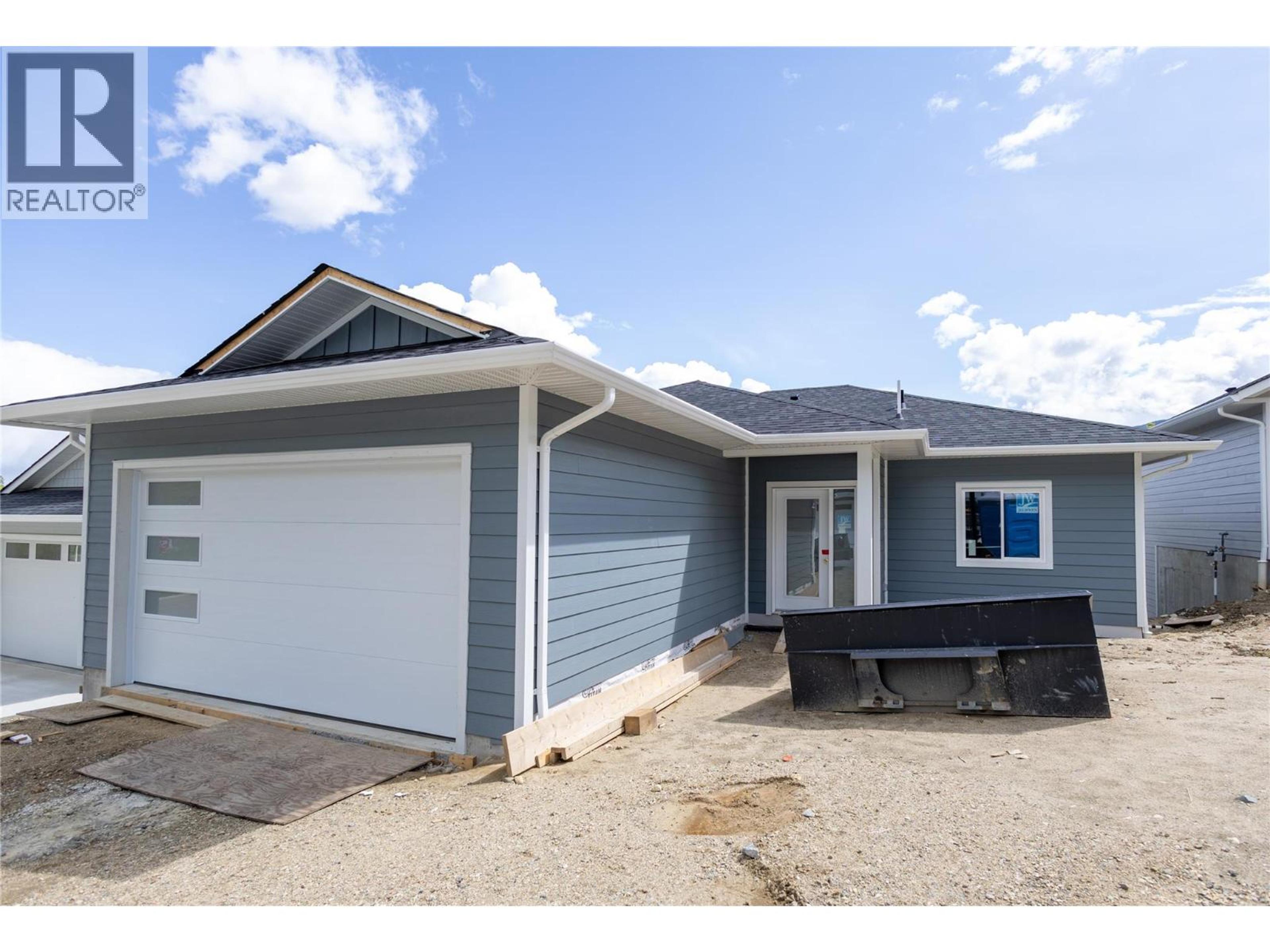 806 Cliff Avenue, Enderby - Exteriors - Photo 4