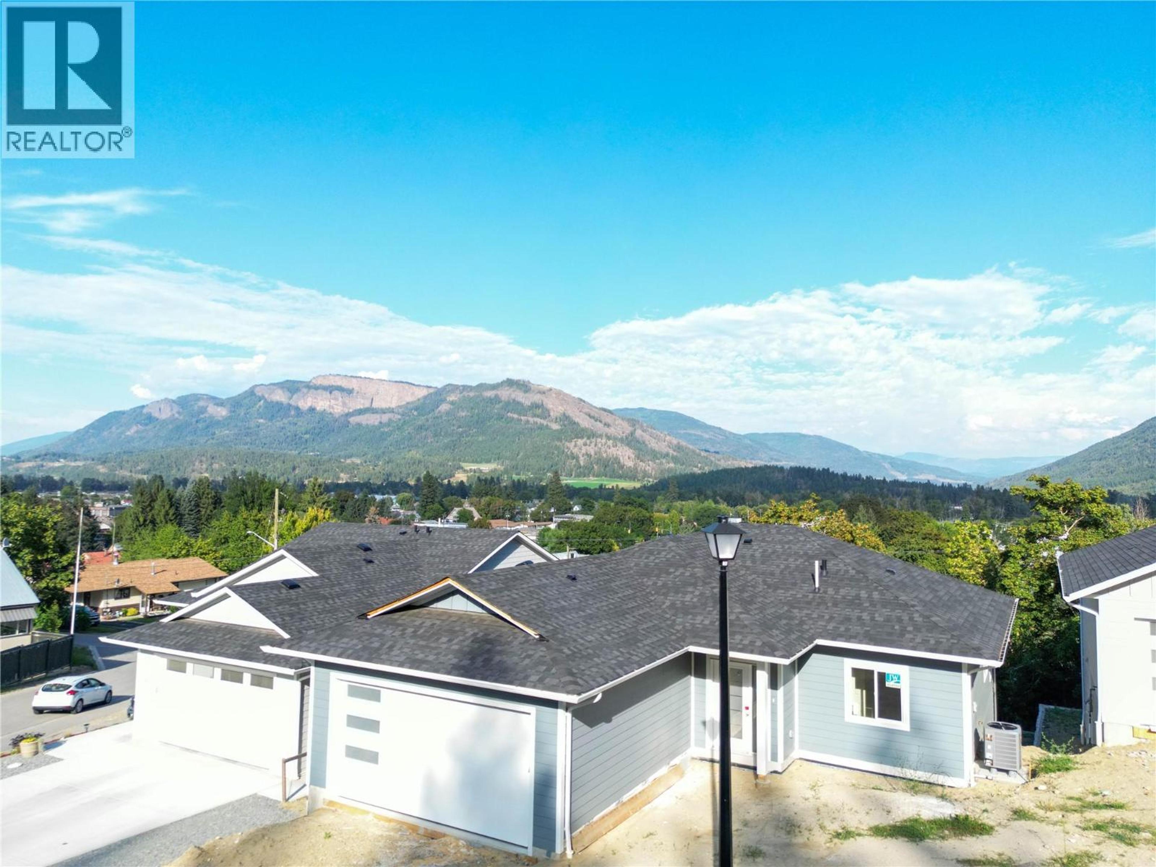 806 Cliff Avenue, Enderby - Exteriors - Photo 6