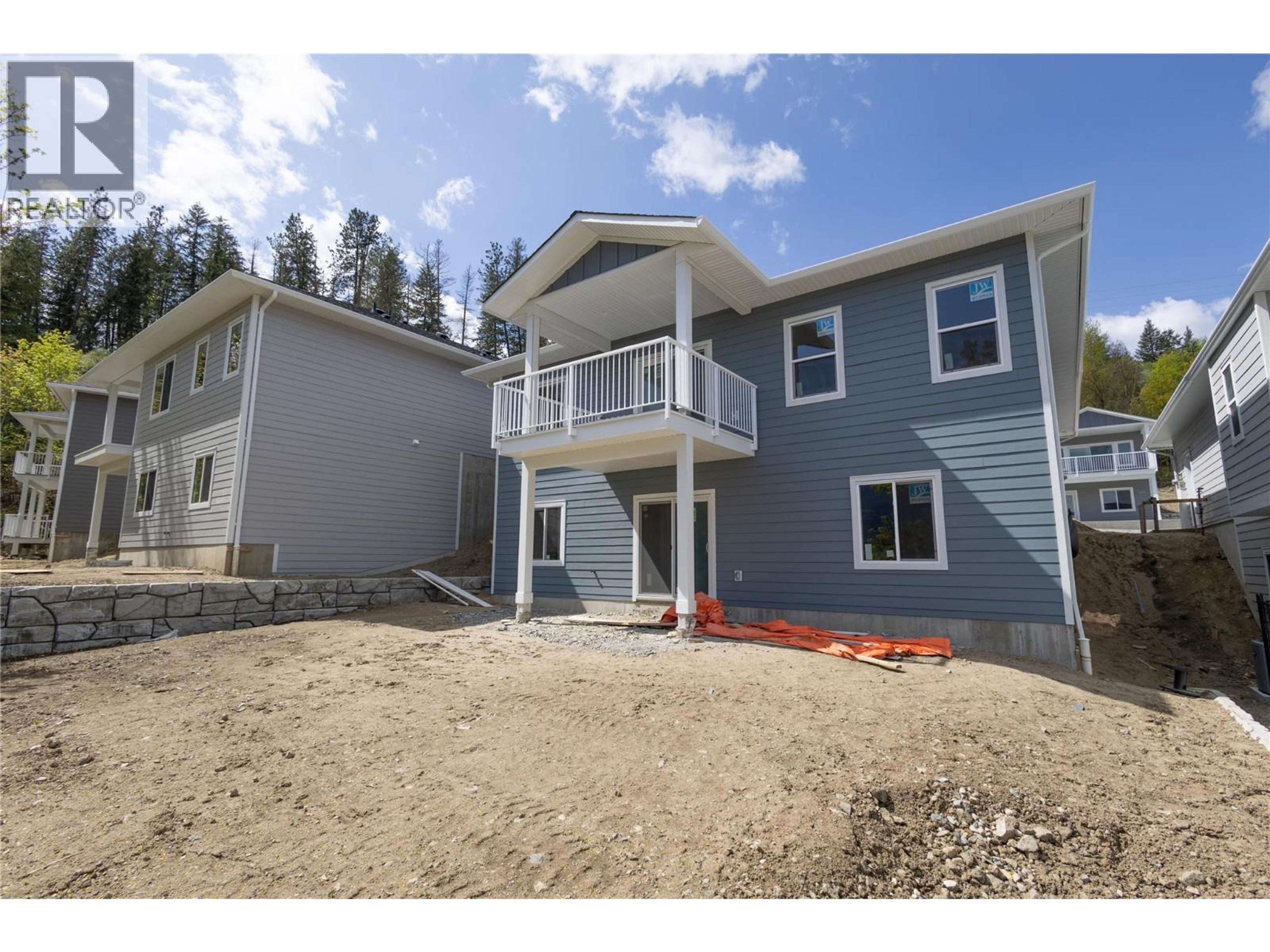 806 Cliff Avenue, Enderby - Exteriors - Photo 9