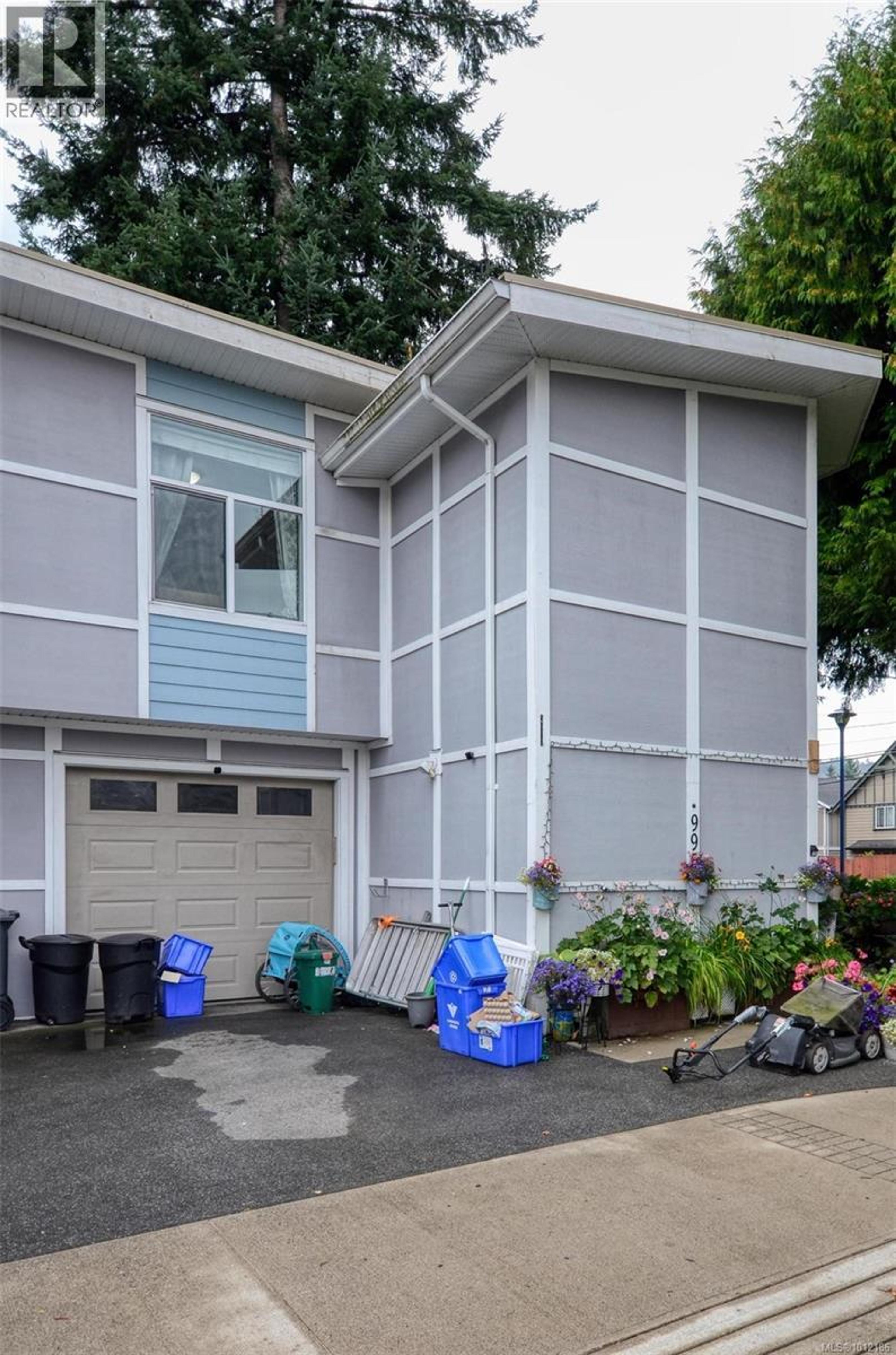 995 Walfred Rd, Langford - Exteriors - Photo 1