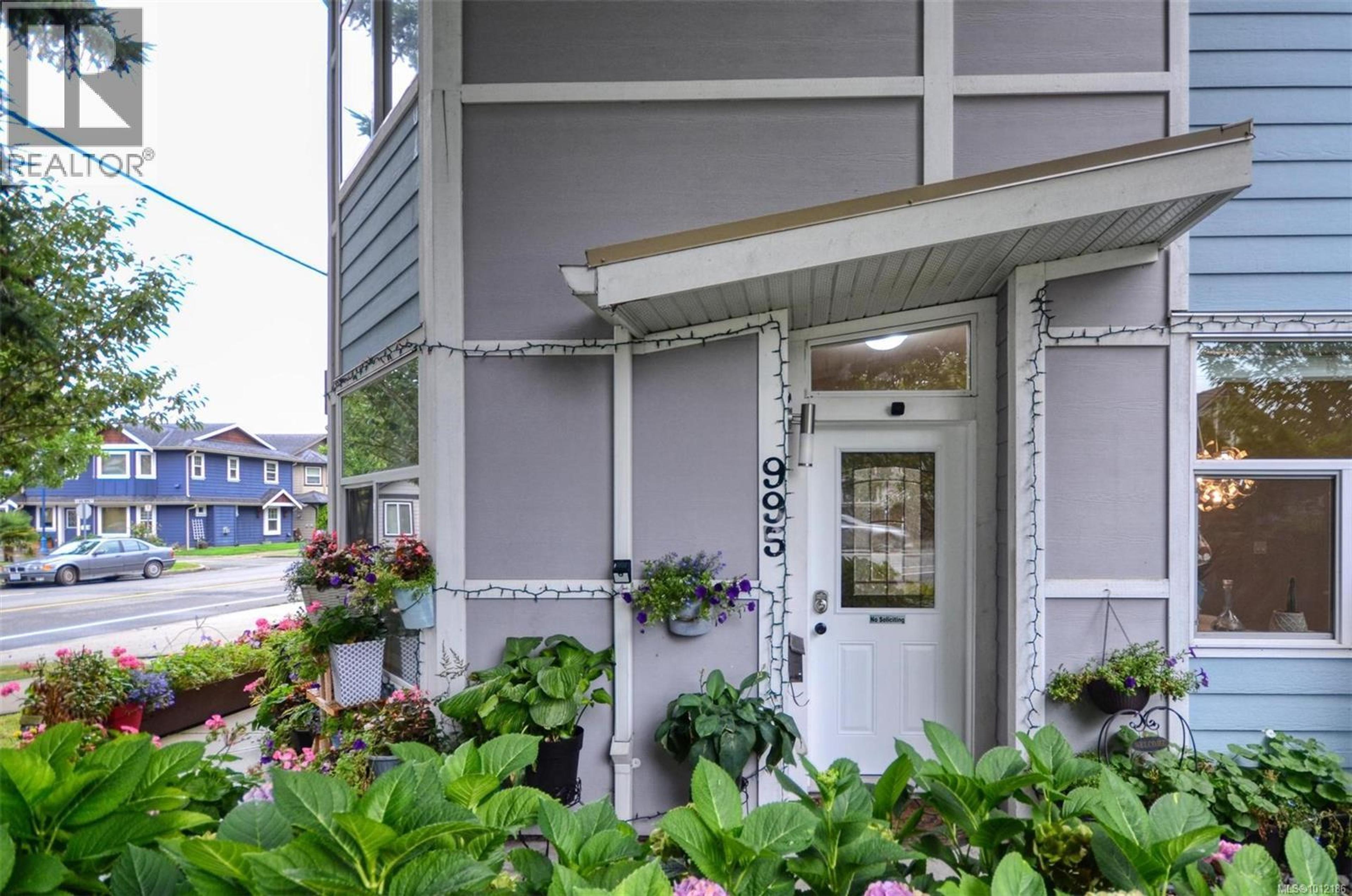 995 Walfred Rd, Langford - Exteriors - Photo 2