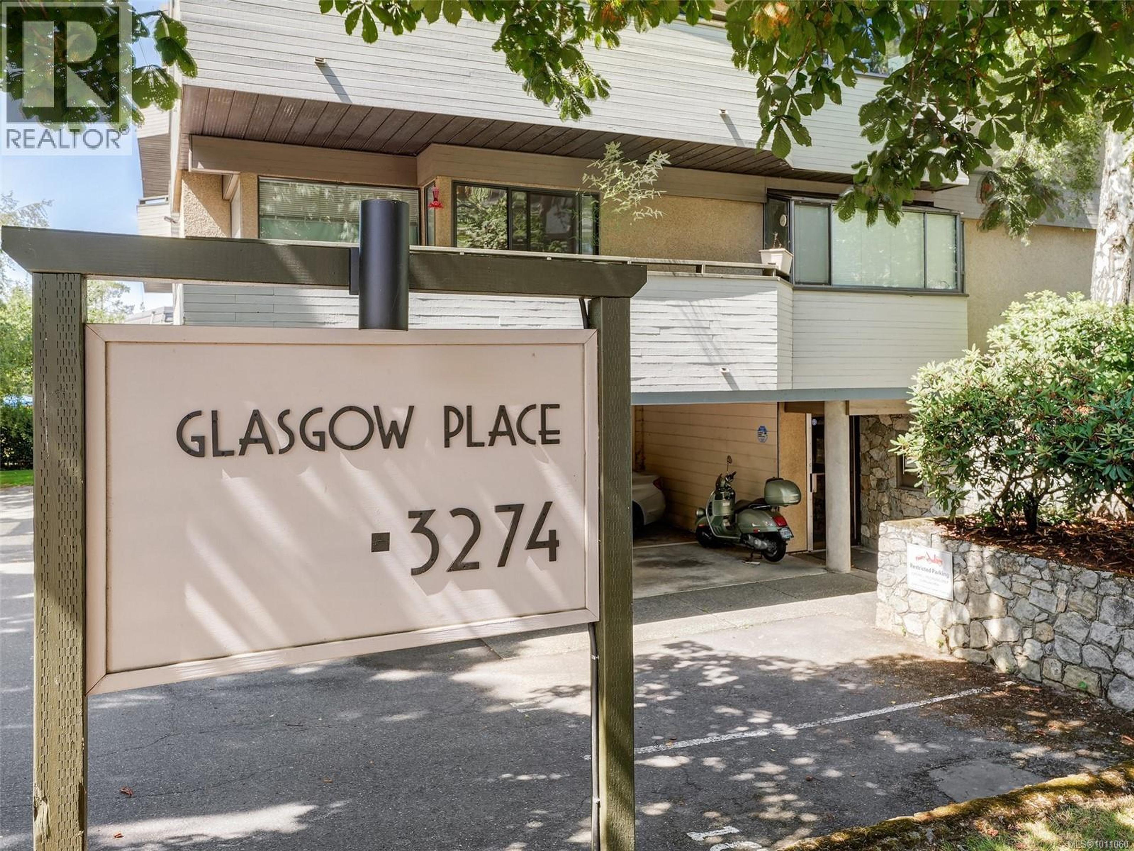 3274 Glasgow Ave, Saanich - Exteriors - Photo 1