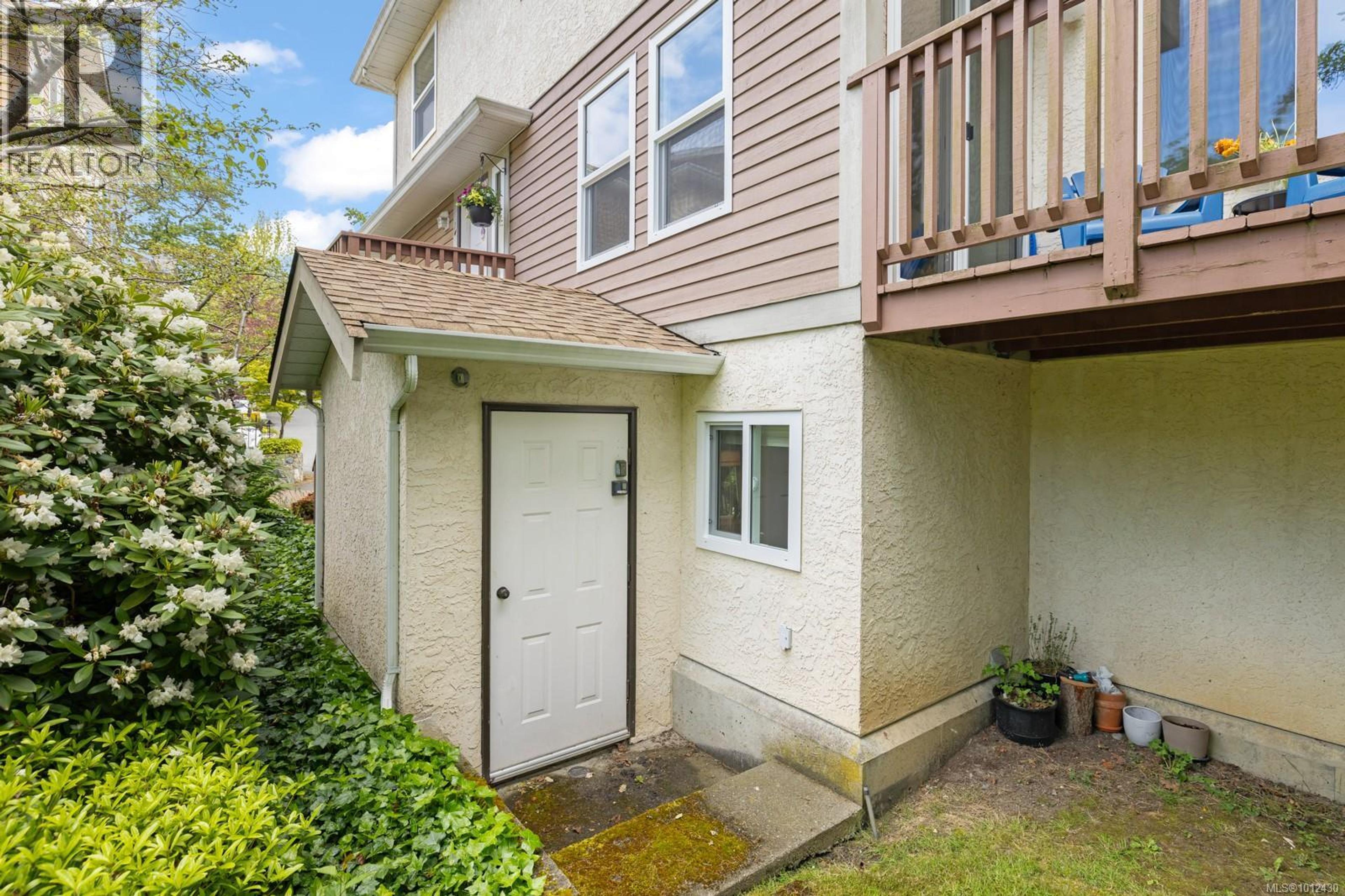 4580 West Saanich Rd, Saanich - Exteriors - Photo 3