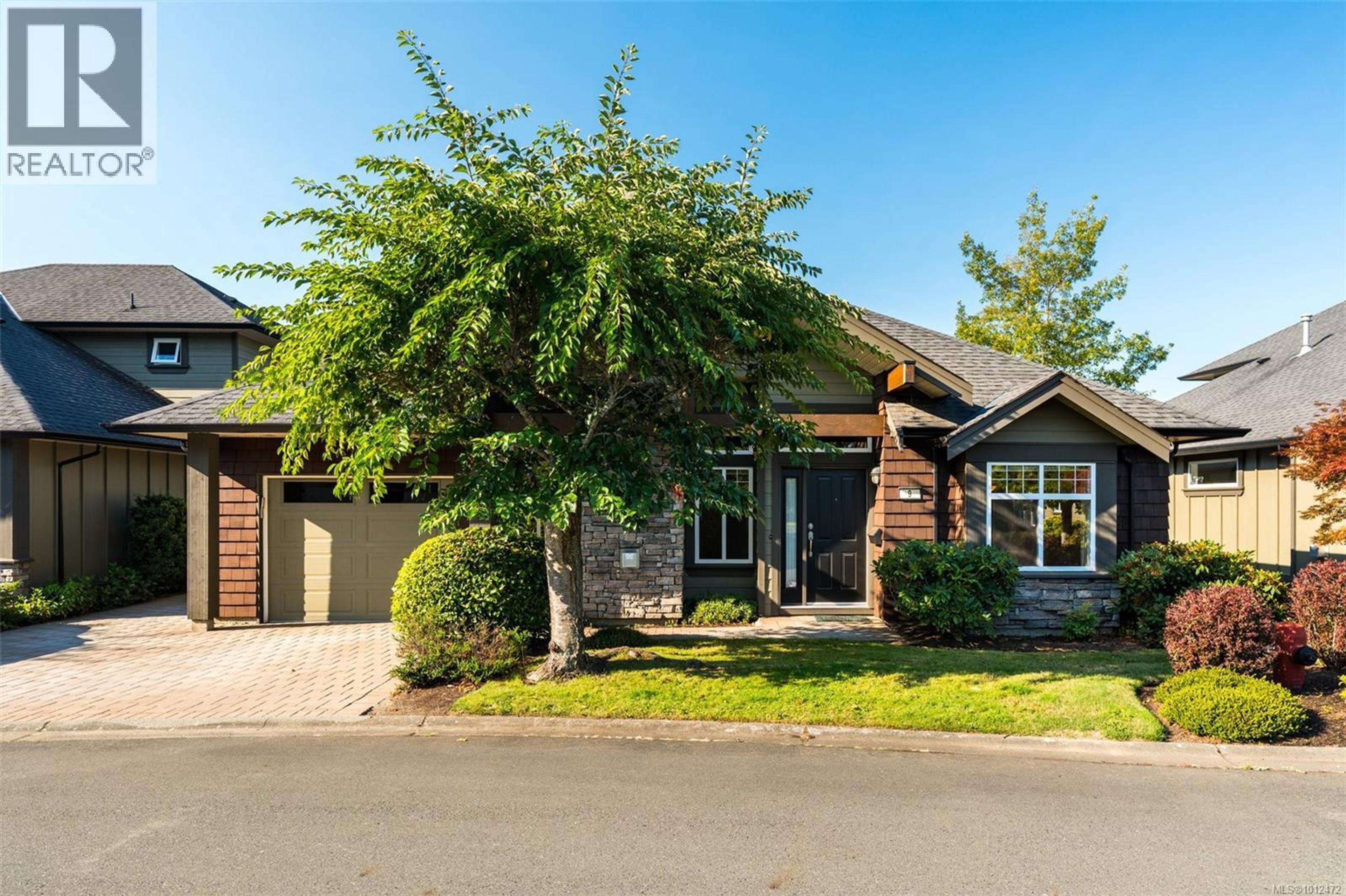 2229 Graduation Pl, Saanich - Exteriors - Photo 1