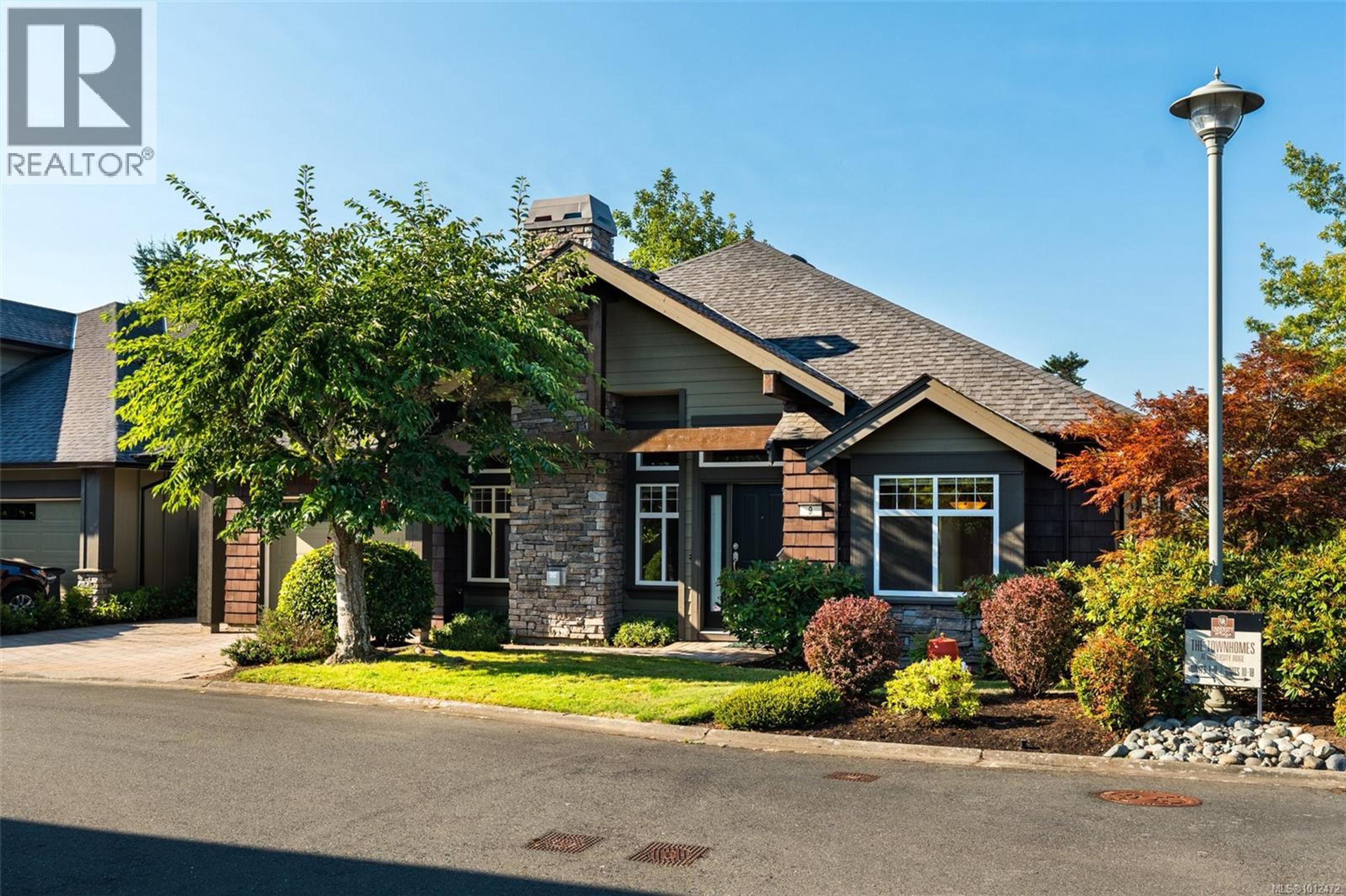 2229 Graduation Pl, Saanich - Exteriors - Photo 5