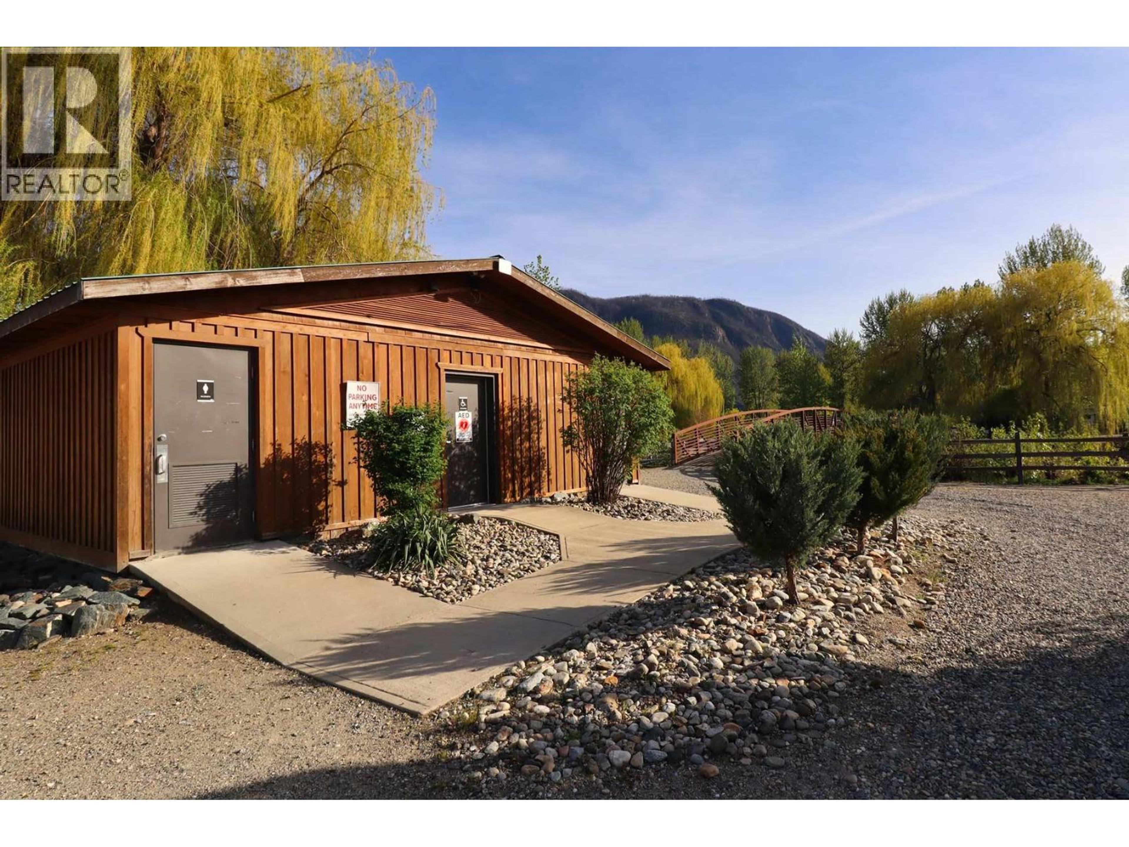 55 Cottonwood Drive N, Lee Creek - Exteriors - Photo 2