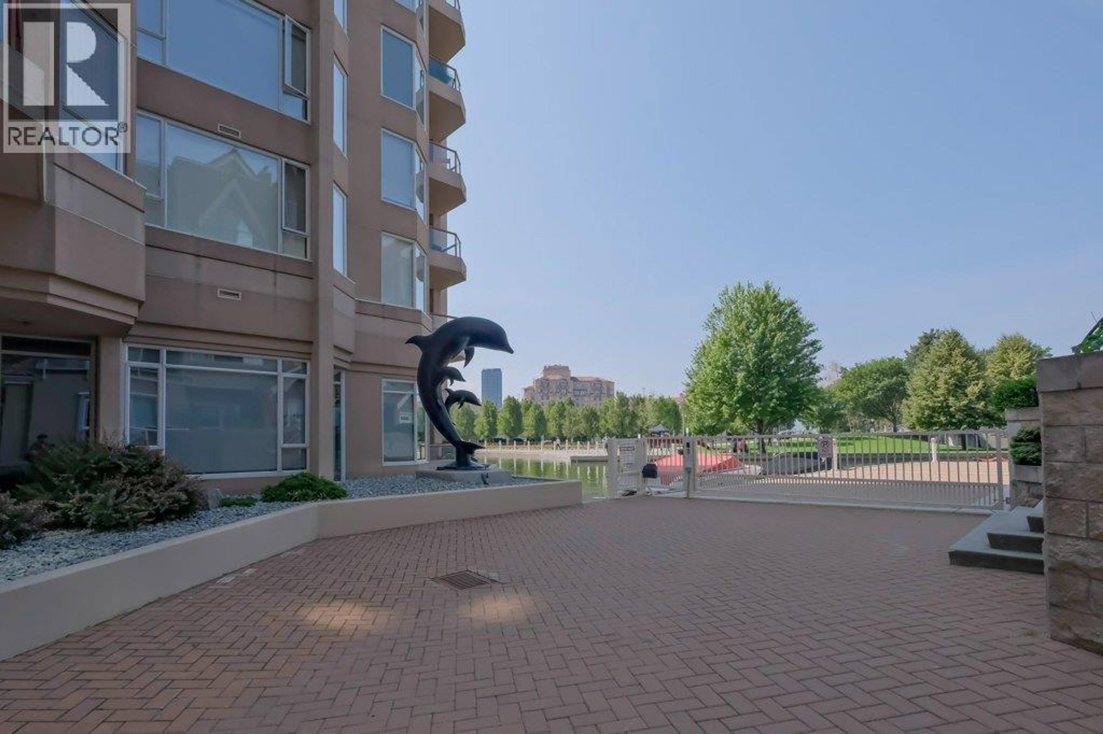 1160 Sunset Drive, Kelowna - Exteriors - Photo 2